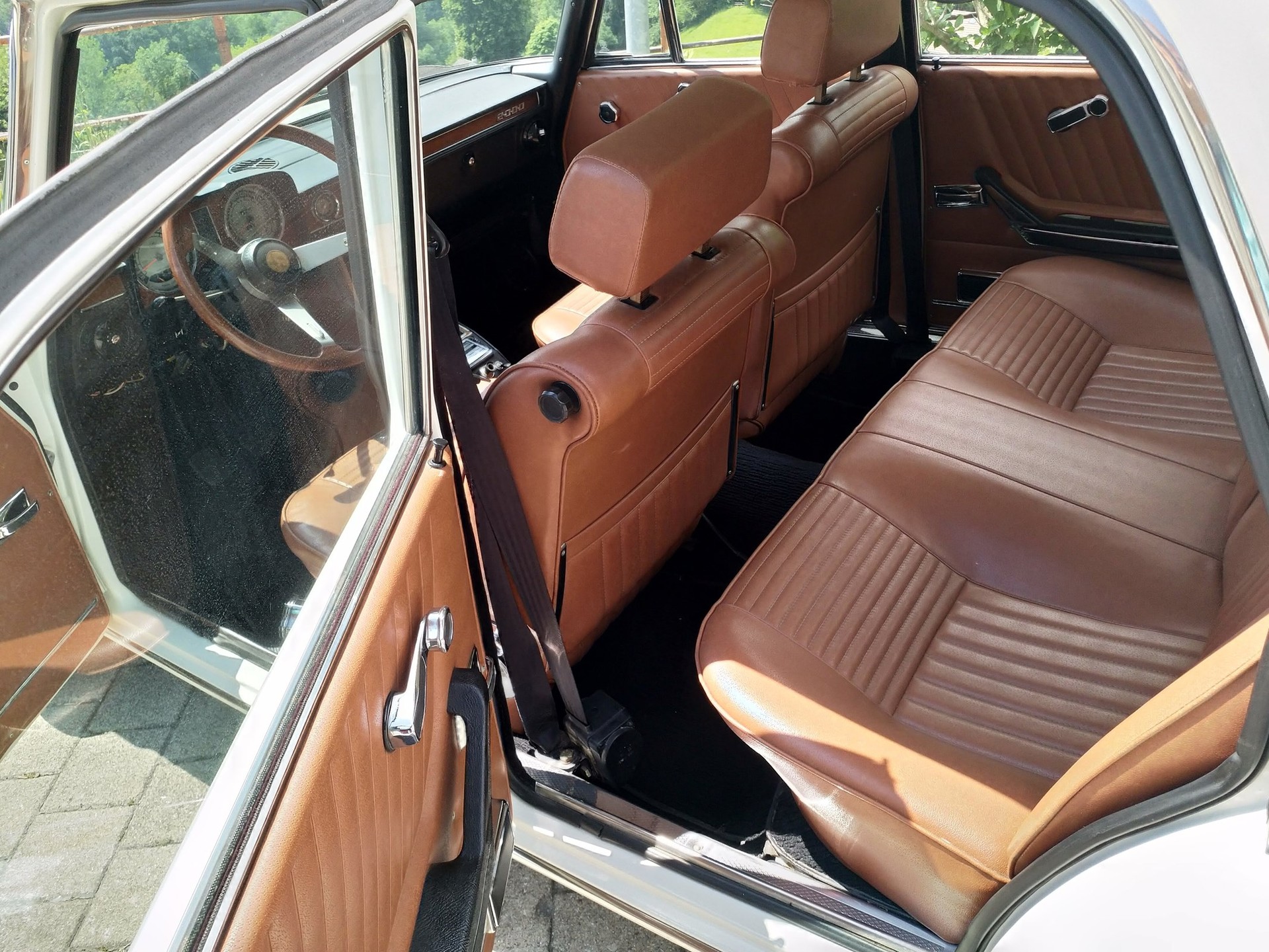 ALFA ROMEO Giulia 2000 Berlina-image-15