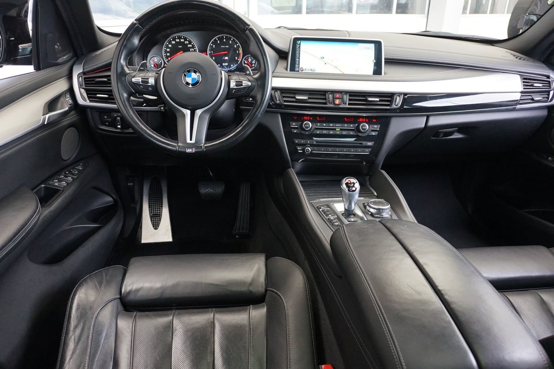 BMW X6M-image-11