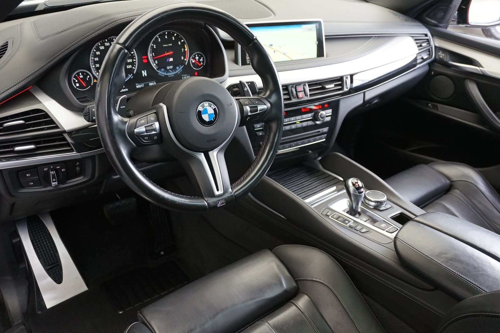 BMW X6M-image-12