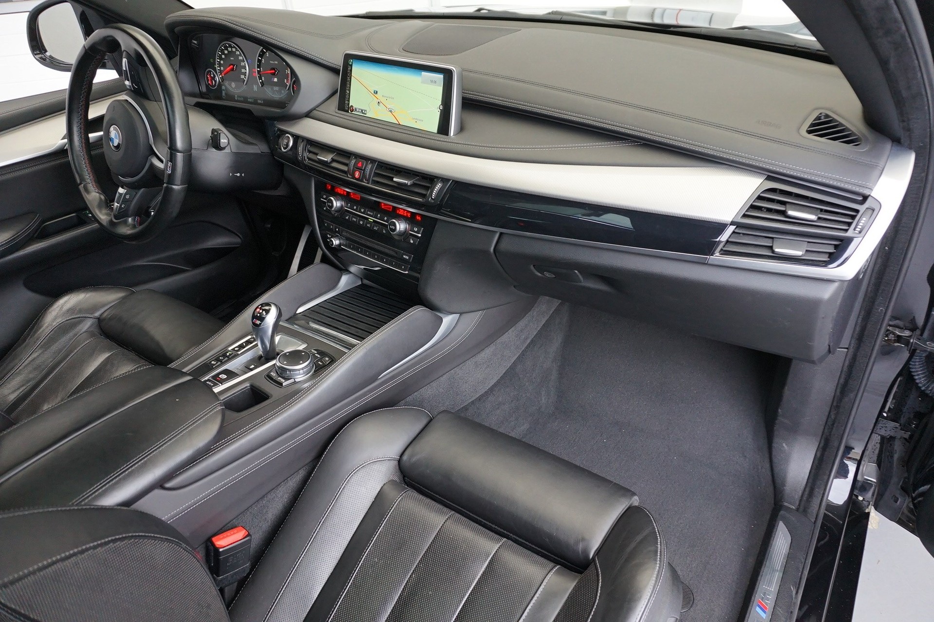 BMW X6M-image-13