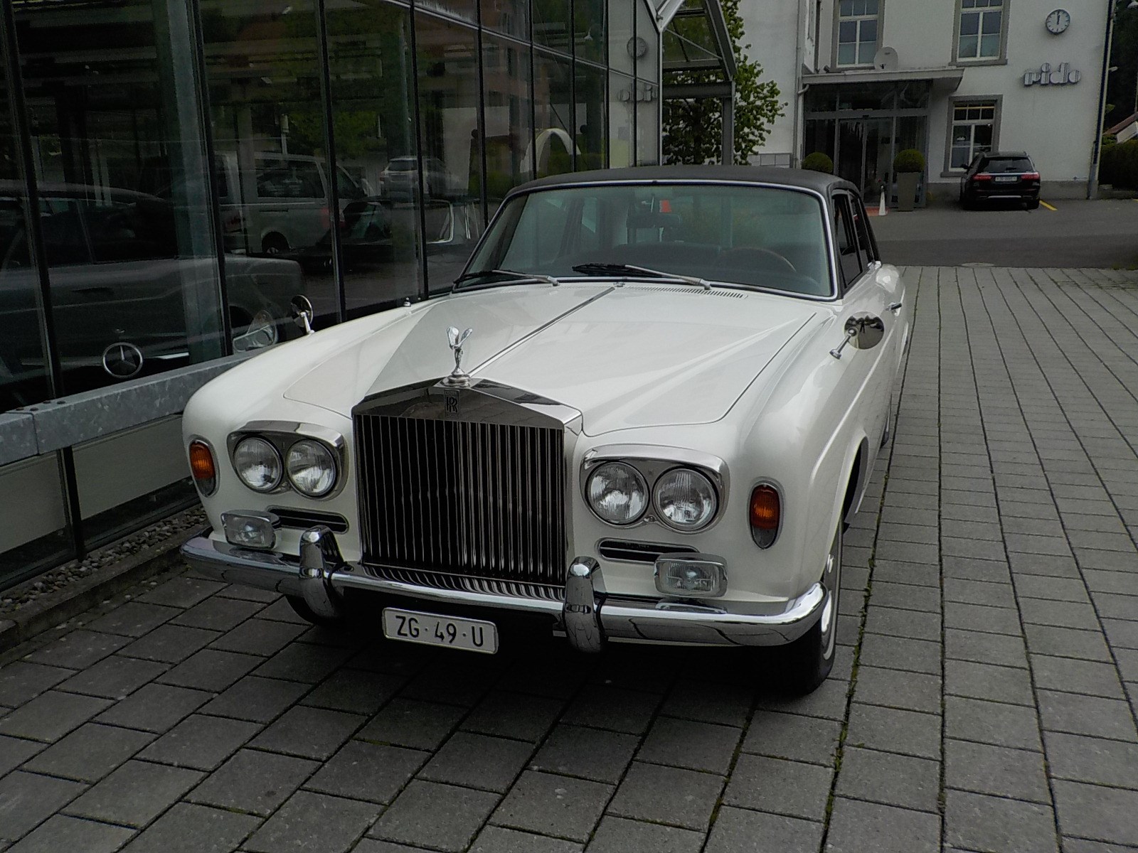 ROLLS-ROYCE Silver Shadow two door saloon-showroom-element-2