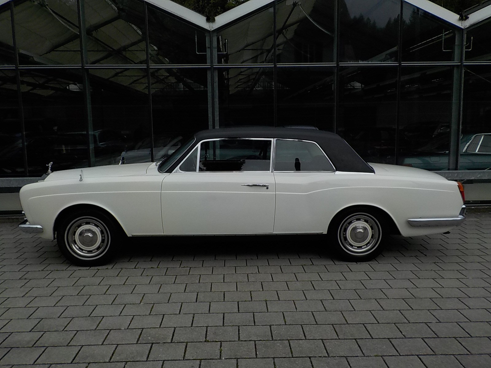 ROLLS-ROYCE Silver Shadow two door saloon-showroom-element-3