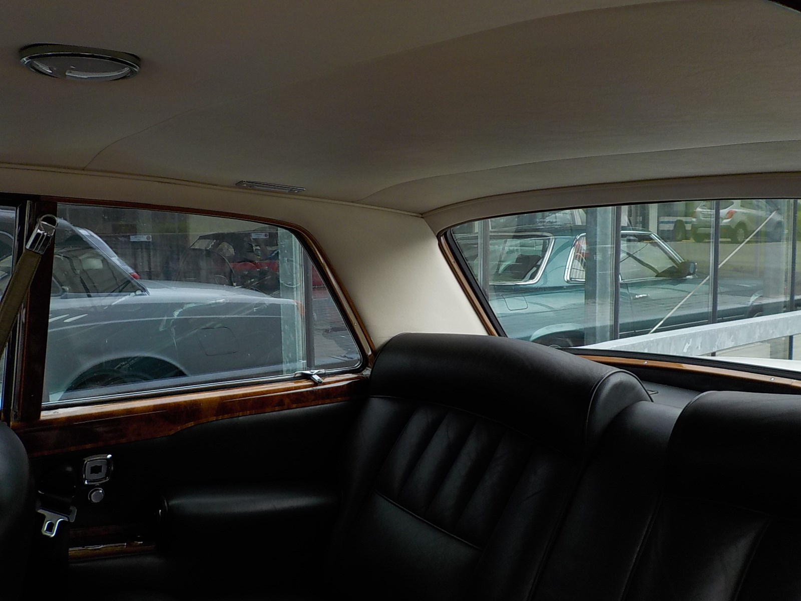 ROLLS-ROYCE Silver Shadow two door saloon-image-9