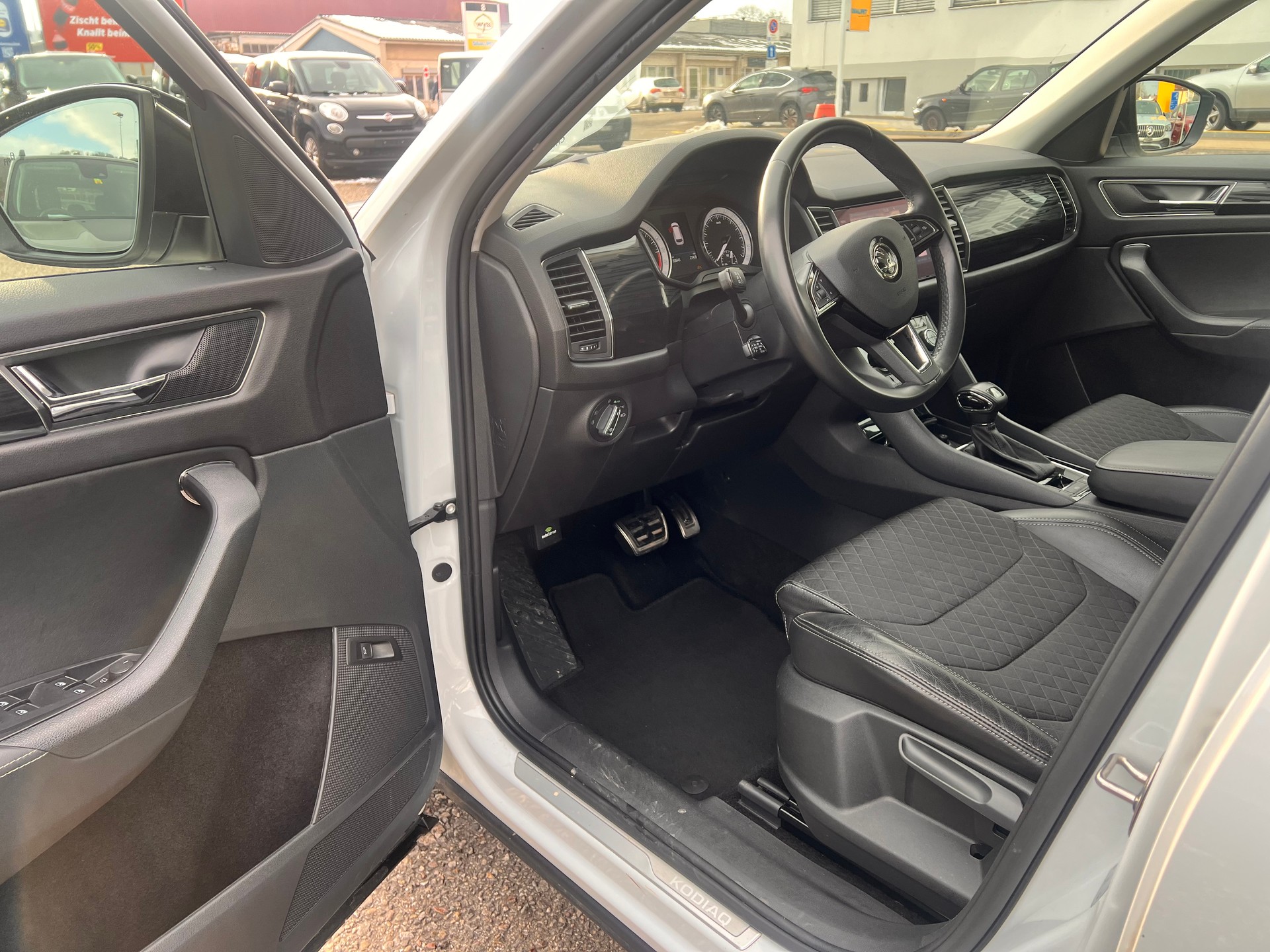 SKODA Kodiaq 2.0 TDI CR Style 4x4 DSG-image-11