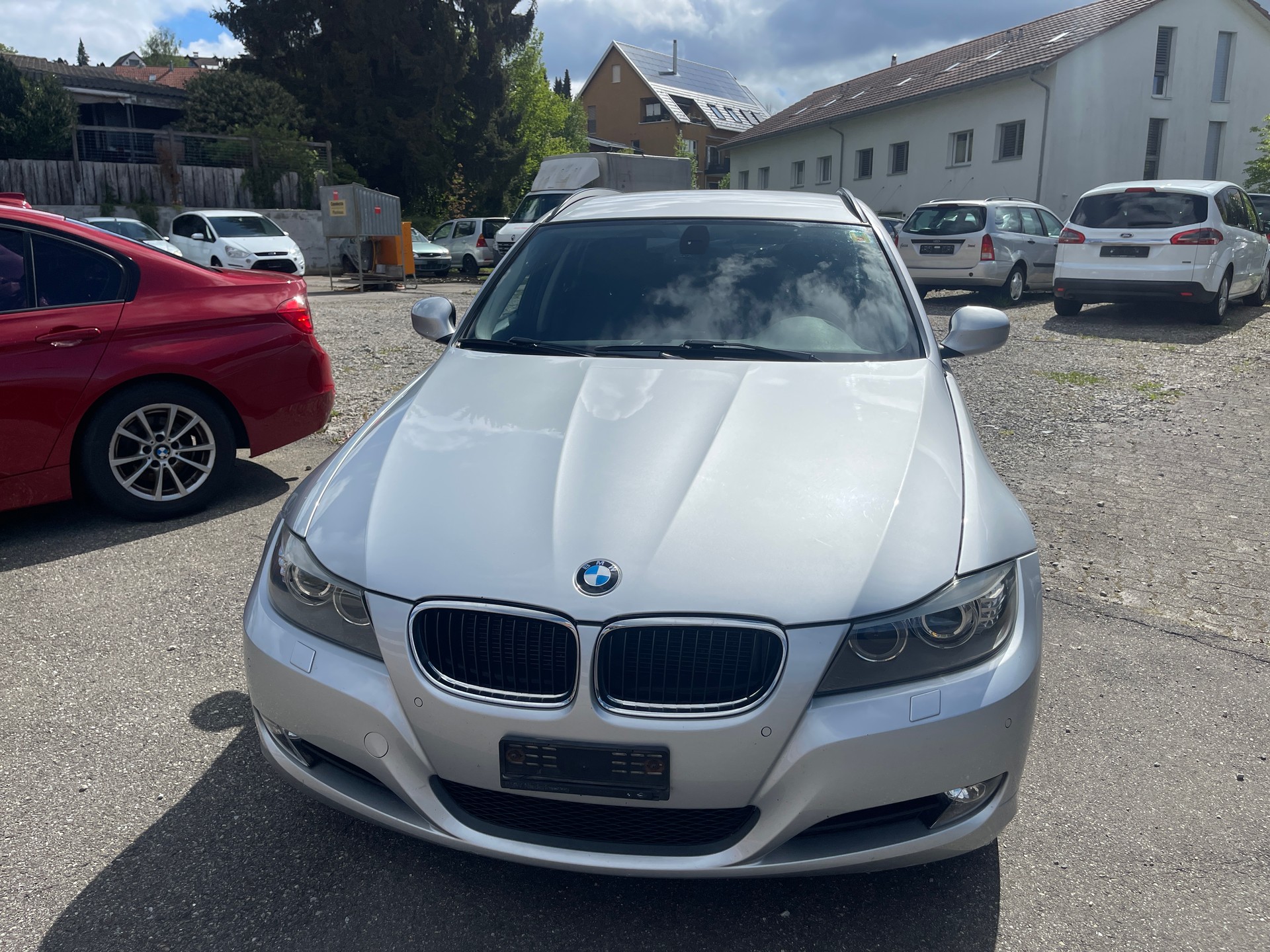 BMW 318i Touring-image-0