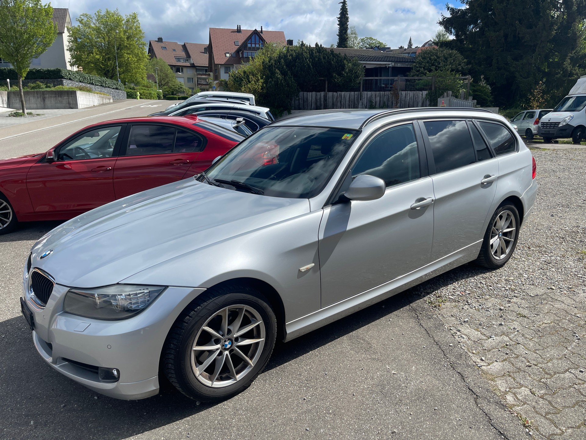 BMW 318i Touring-image-1