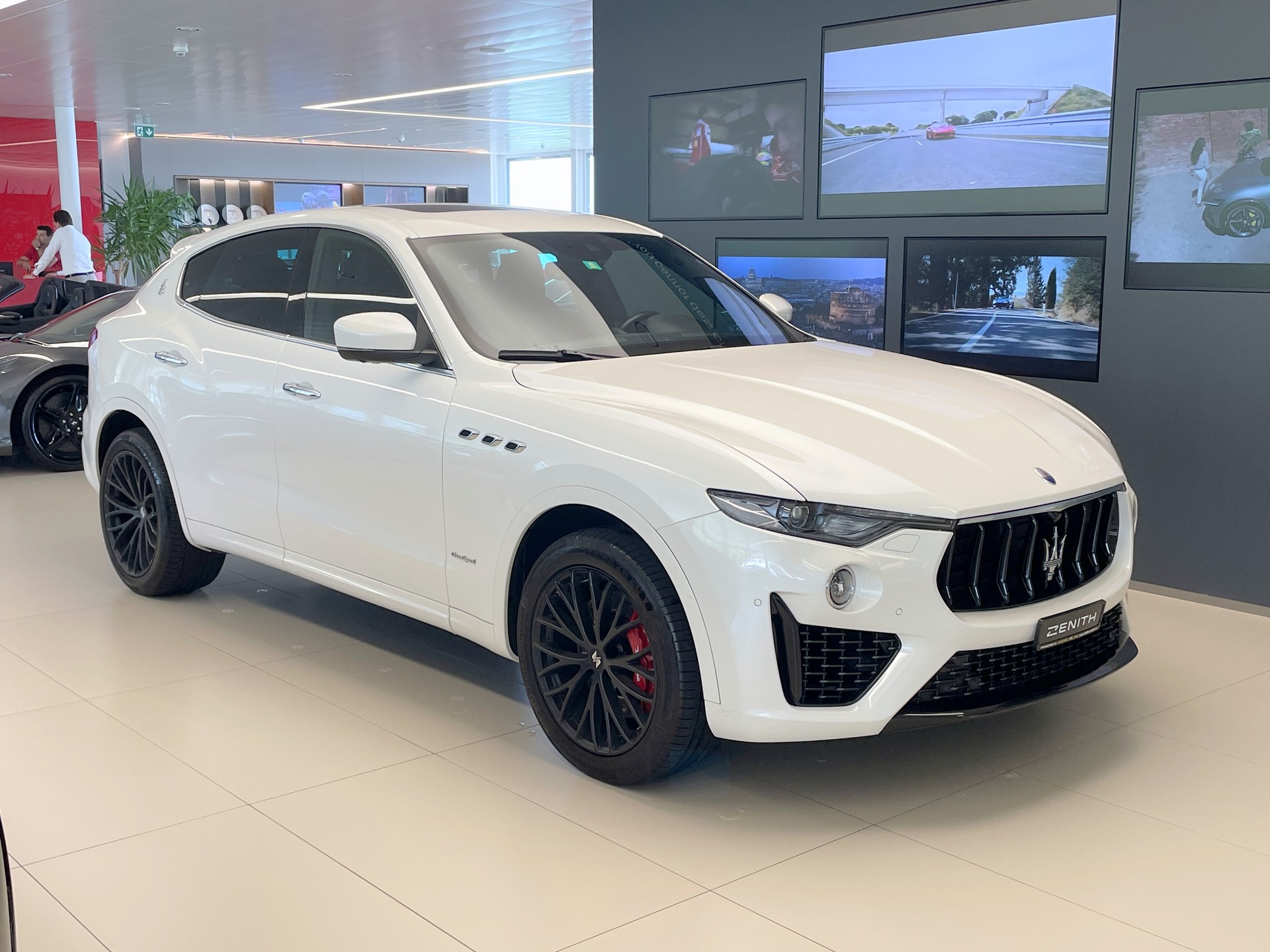 MASERATI Levante S 3.0V6 GranSport Automatica-image-2