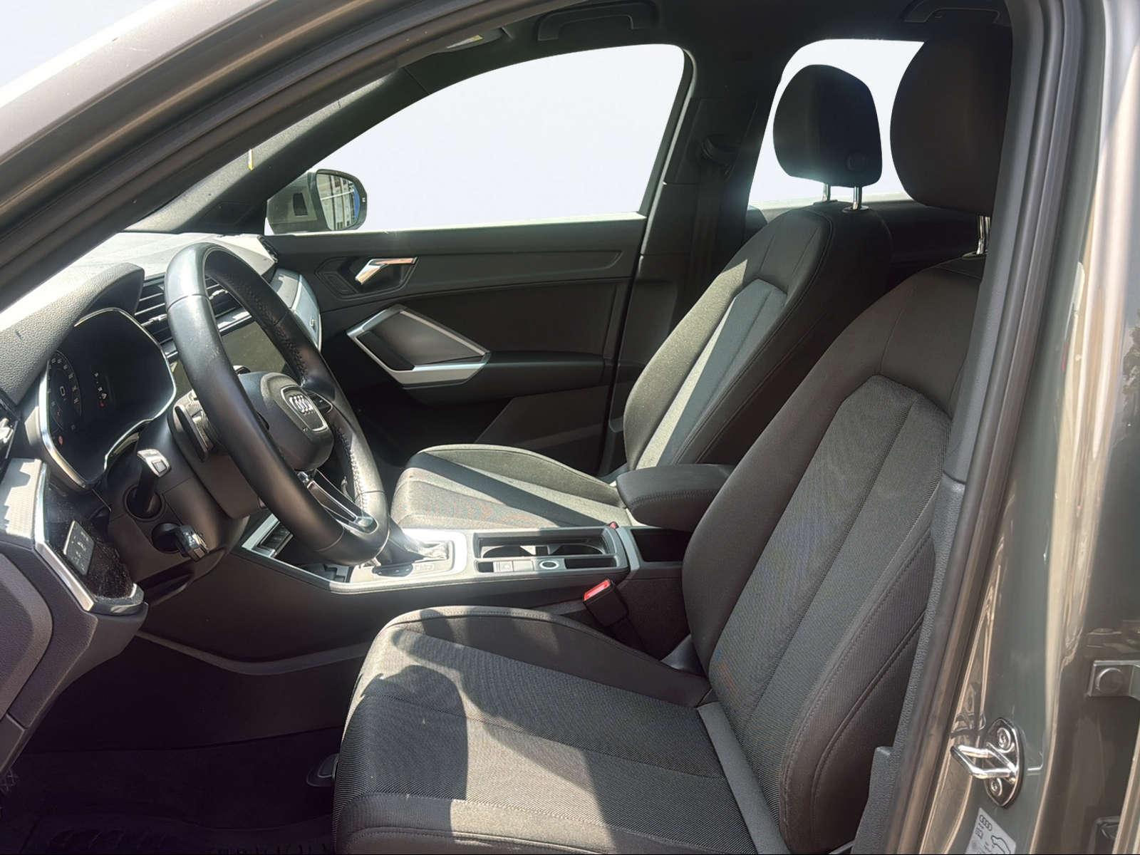 AUDI Q3 40 TDI quattro S-tronic-image-10