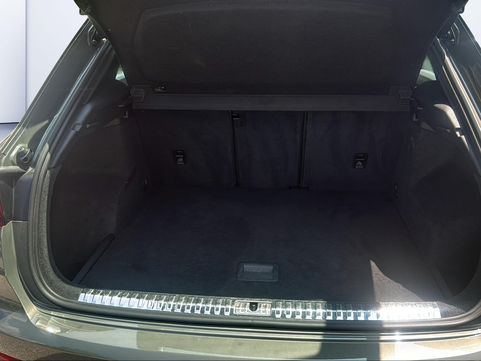 AUDI Q3 40 TDI quattro S-tronic-image-9