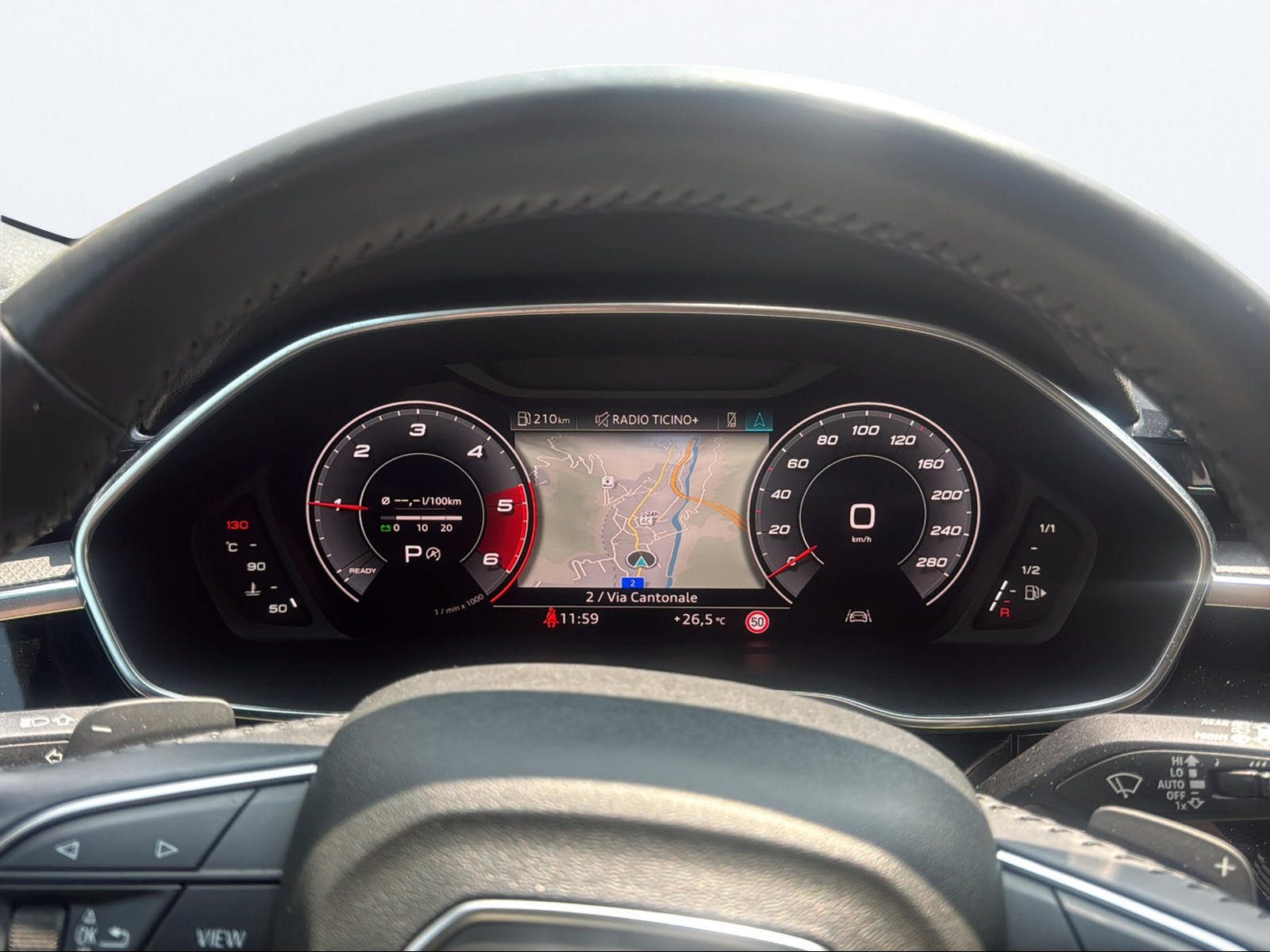 AUDI Q3 40 TDI quattro S-tronic-image-12