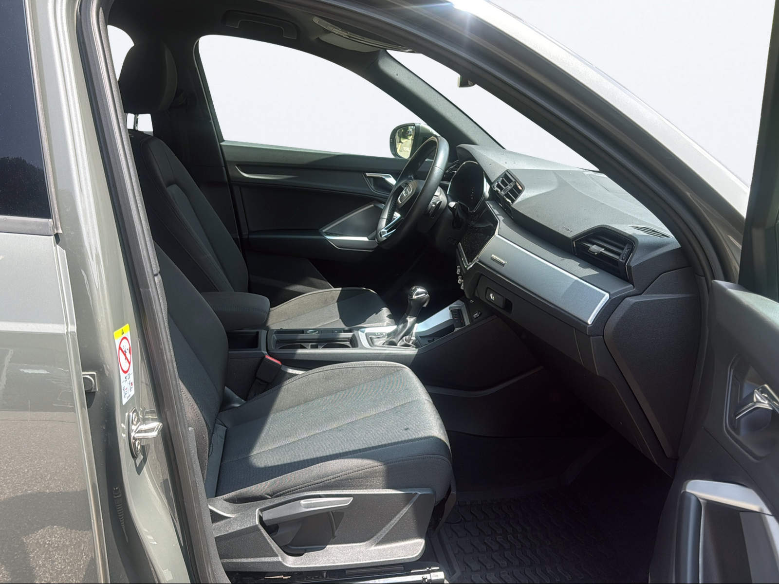 AUDI Q3 40 TDI quattro S-tronic-image-15