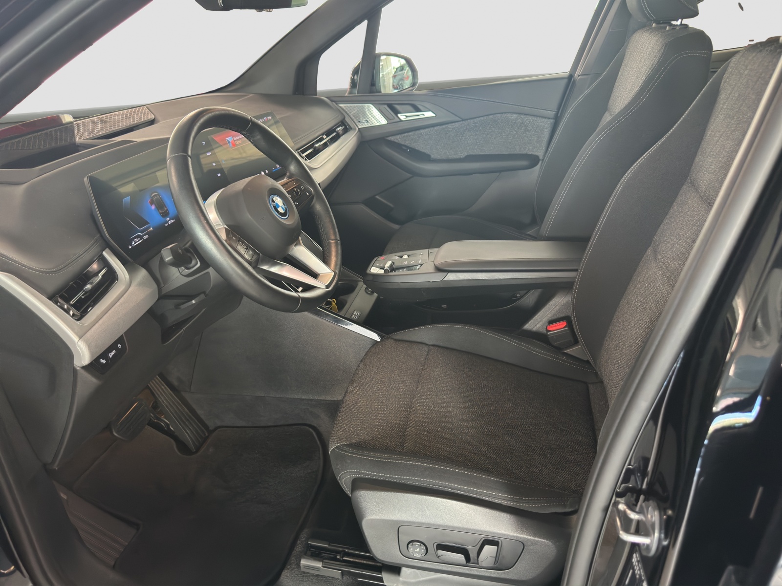 BMW 225e xDrive Active Tourer-image-7
