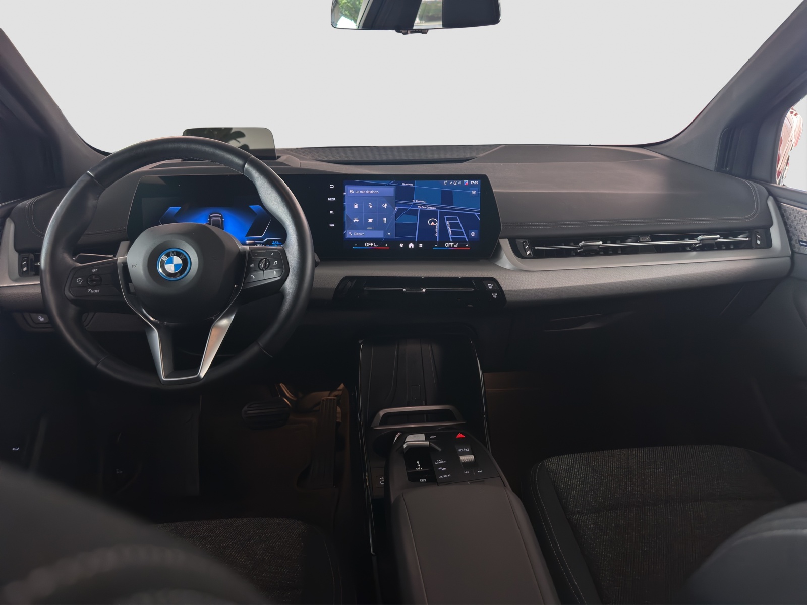 BMW 225e xDrive Active Tourer-image-8