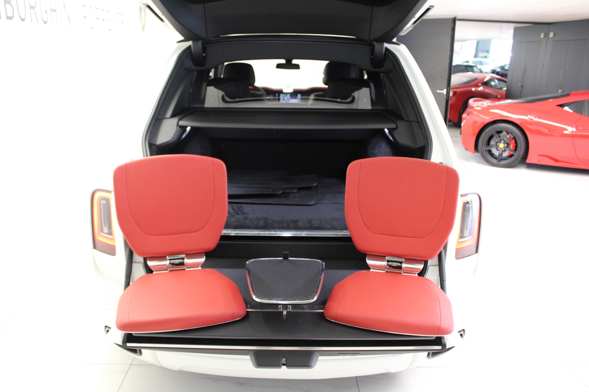ROLLS-ROYCE Cullinan 6.7 V12 Black Badge-image-10