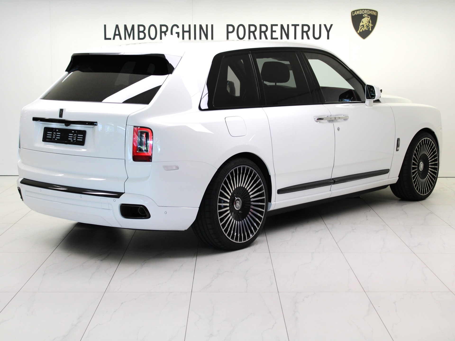 ROLLS-ROYCE Cullinan 6.7 V12 Black Badge-image-2