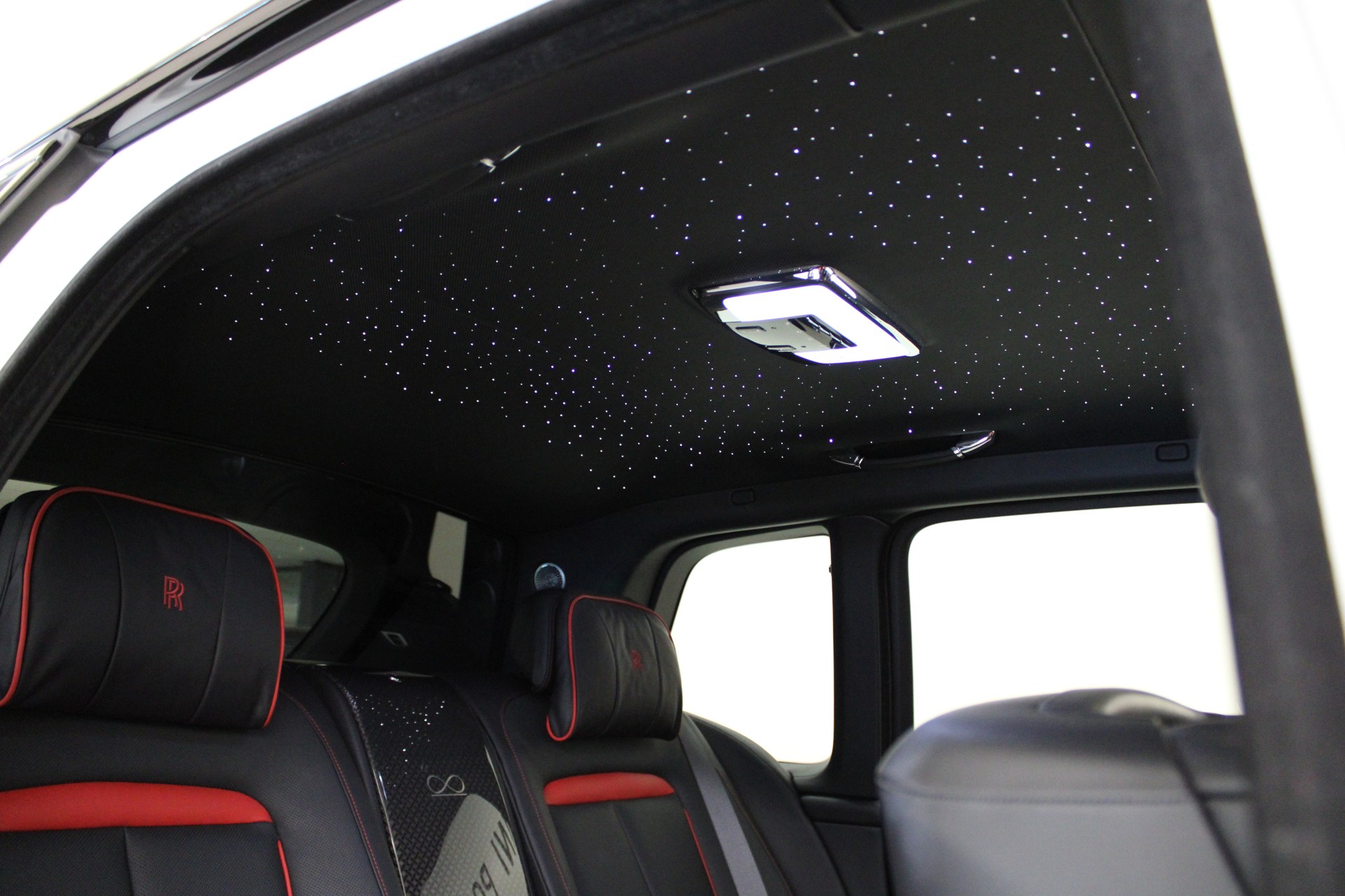 ROLLS-ROYCE Cullinan 6.7 V12 Black Badge-image-9