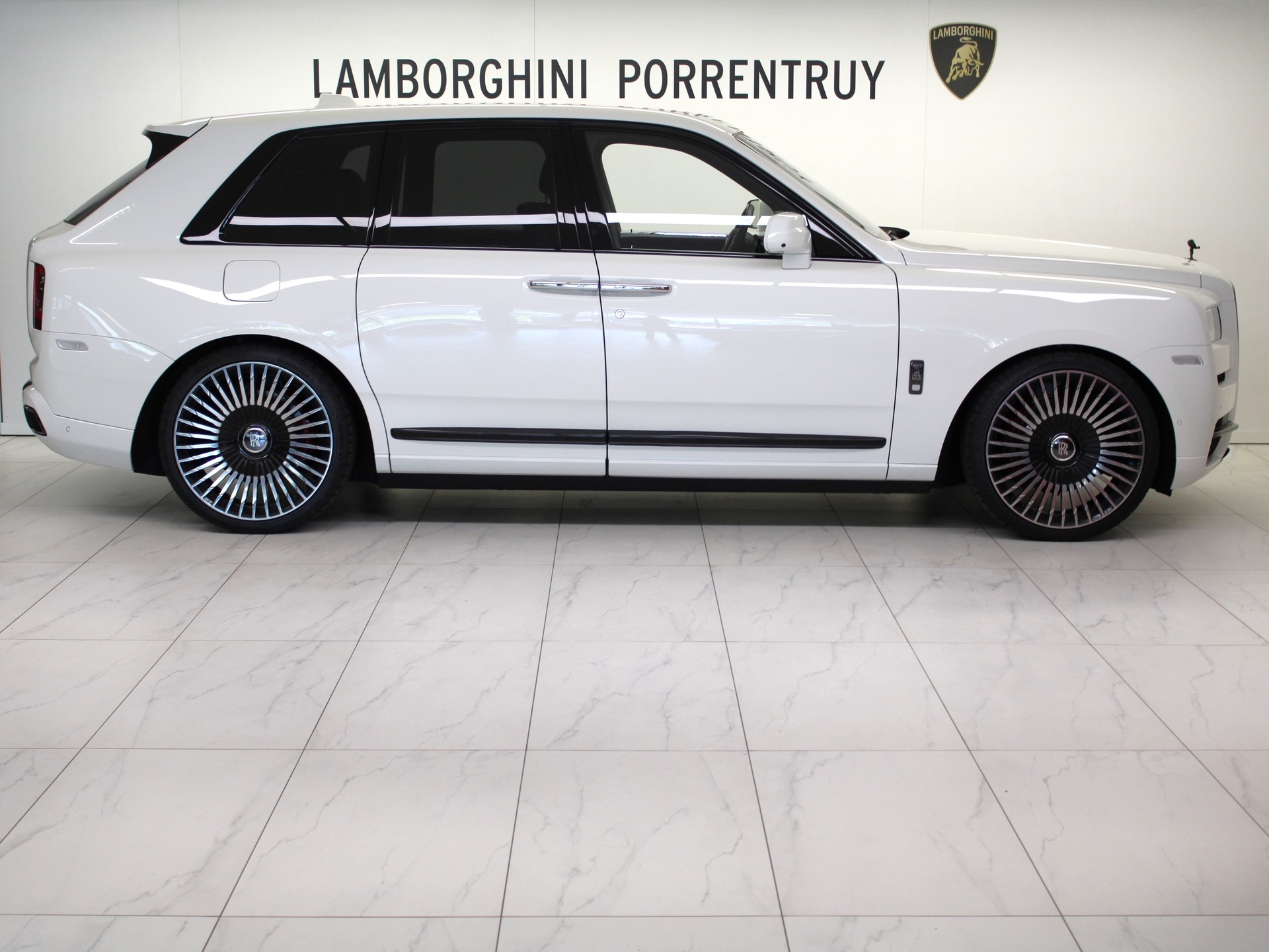 ROLLS-ROYCE Cullinan 6.7 V12 Black Badge-image-1