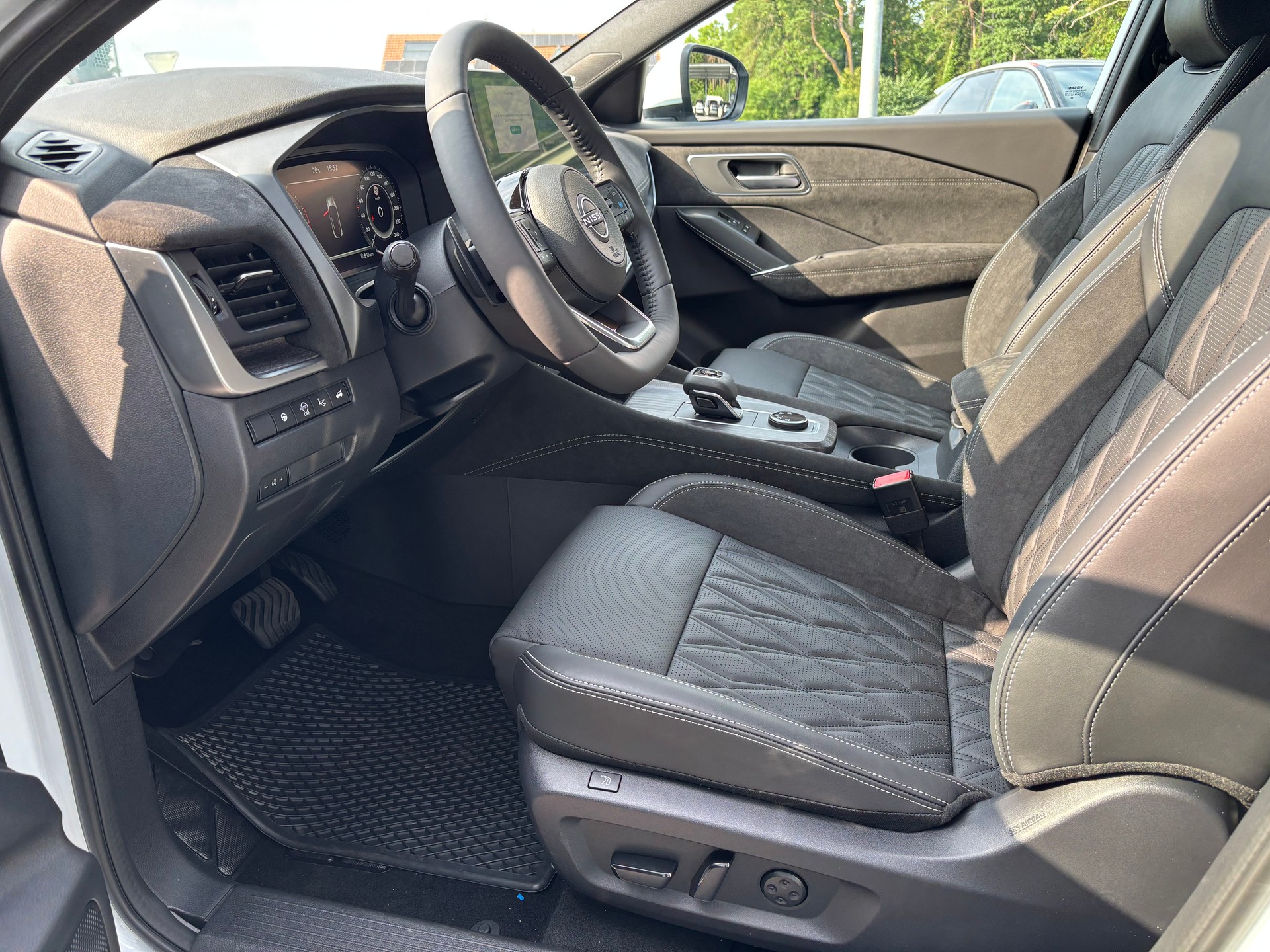 NISSAN Qashqai 1.3MHEV Tekna+ 4x4-image-10
