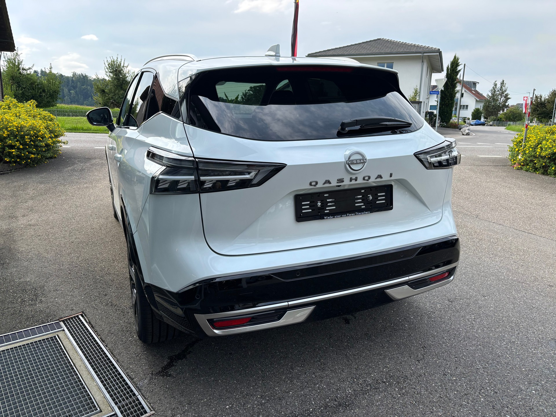 NISSAN Qashqai 1.3MHEV Tekna+ 4x4-image-3