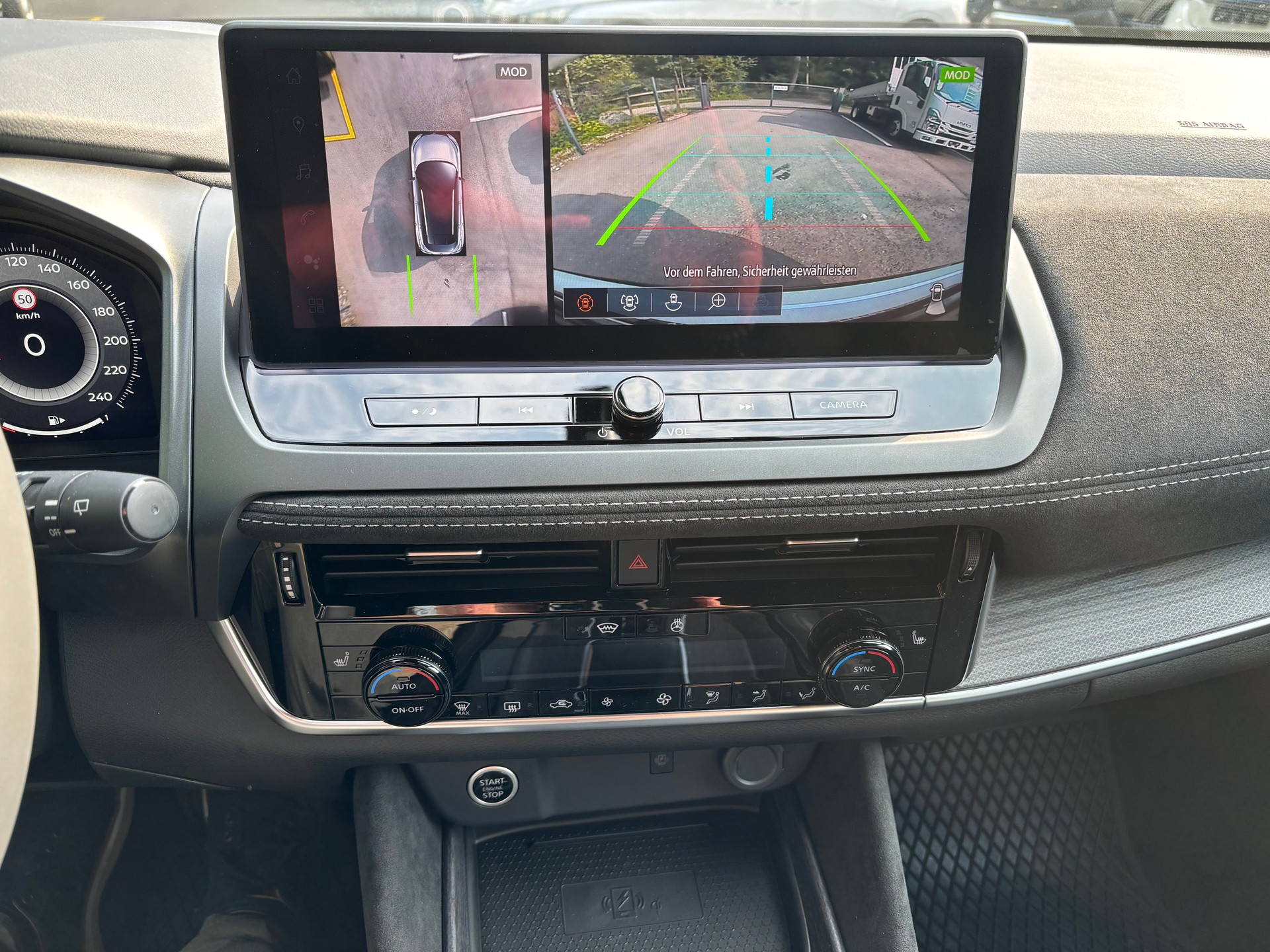 NISSAN Qashqai 1.3MHEV Tekna+ 4x4-image-12