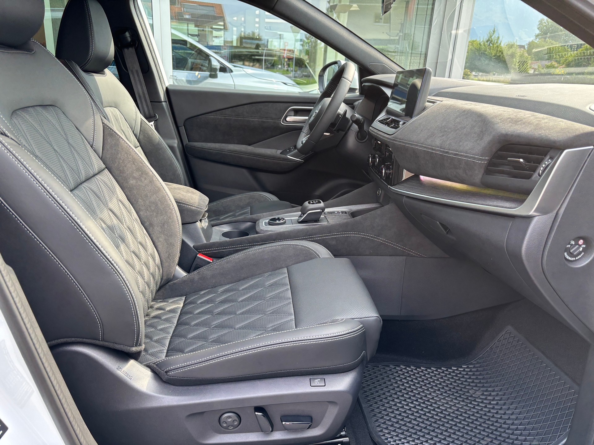 NISSAN Qashqai 1.3MHEV Tekna+ 4x4-image-8