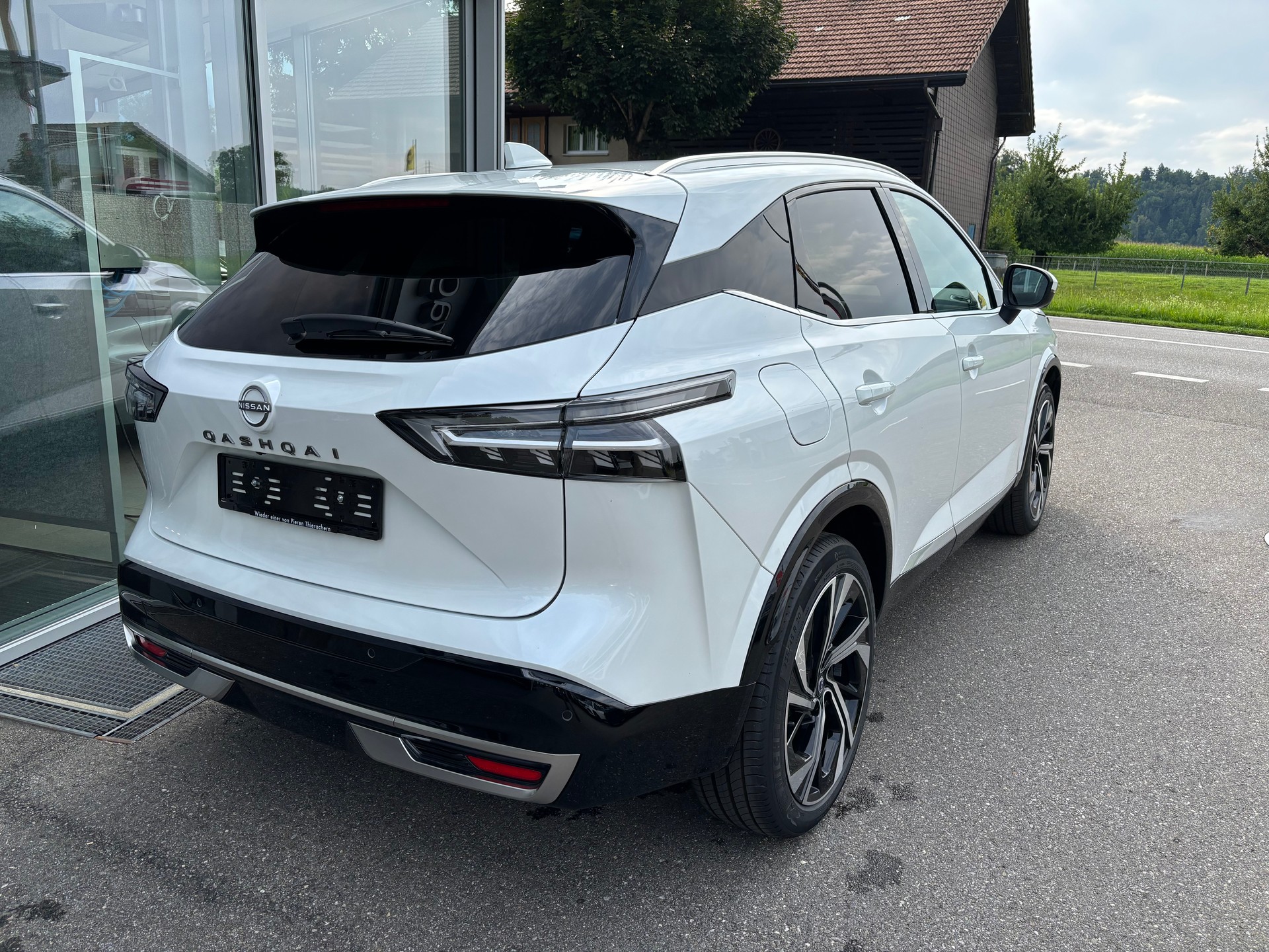 NISSAN Qashqai 1.3MHEV Tekna+ 4x4-image-4