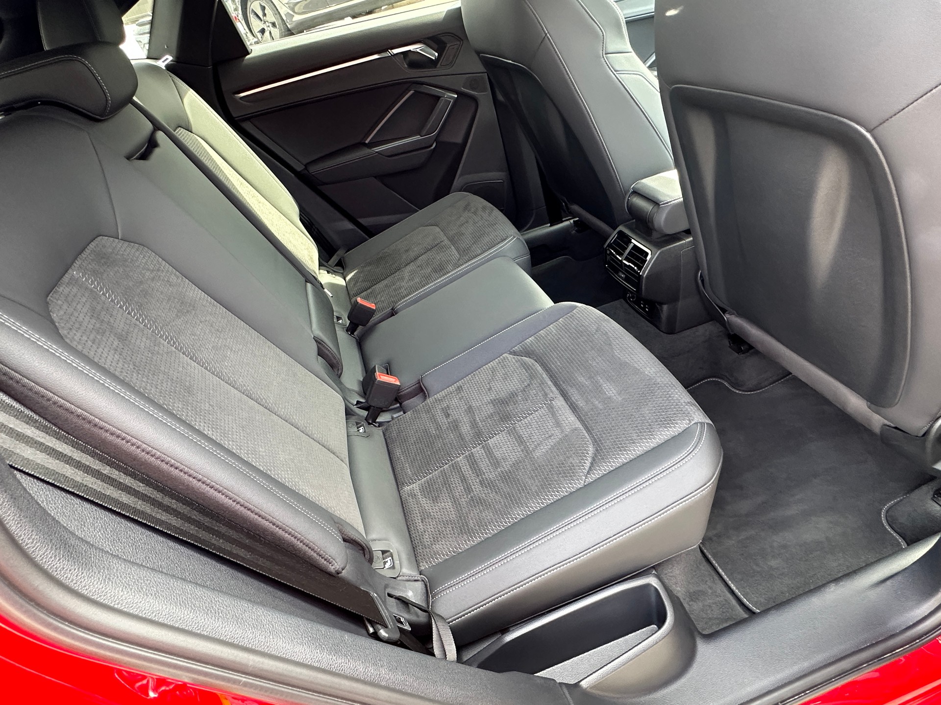 AUDI Q3 Sportback 35 TFSI S line Attraction S-tronic-image-12