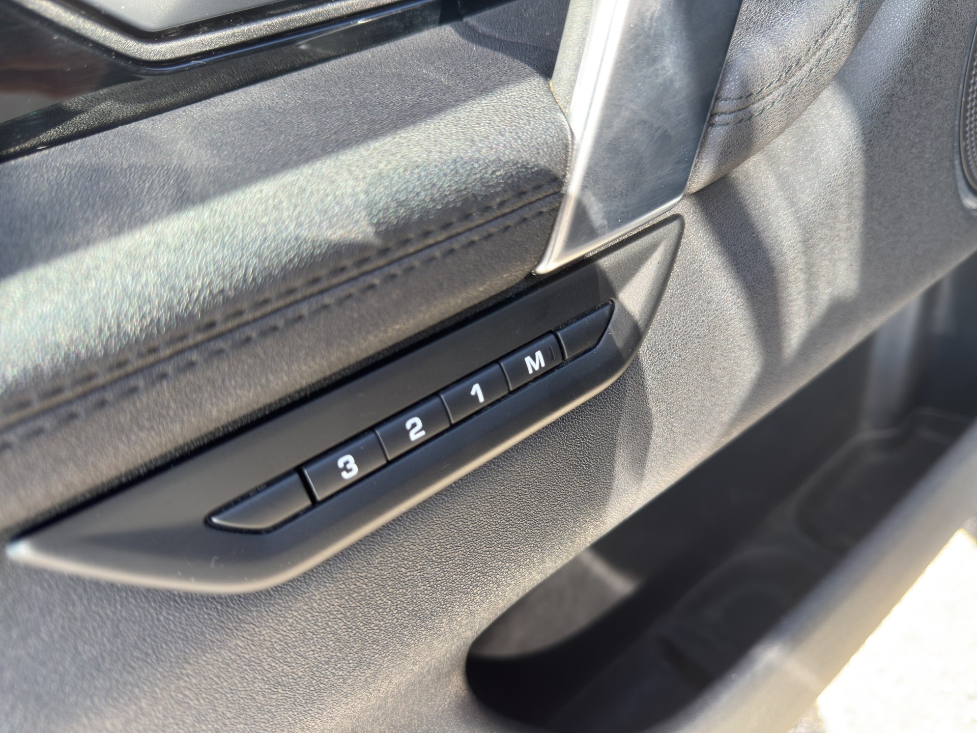 LAND ROVER Discovery Sport 2.0 TD4 180 SE-image-12