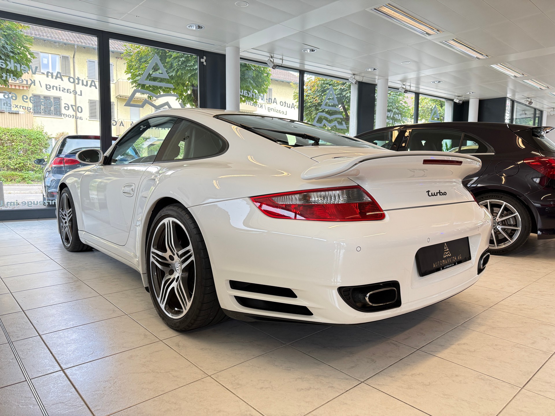 PORSCHE 911 Turbo-image-13