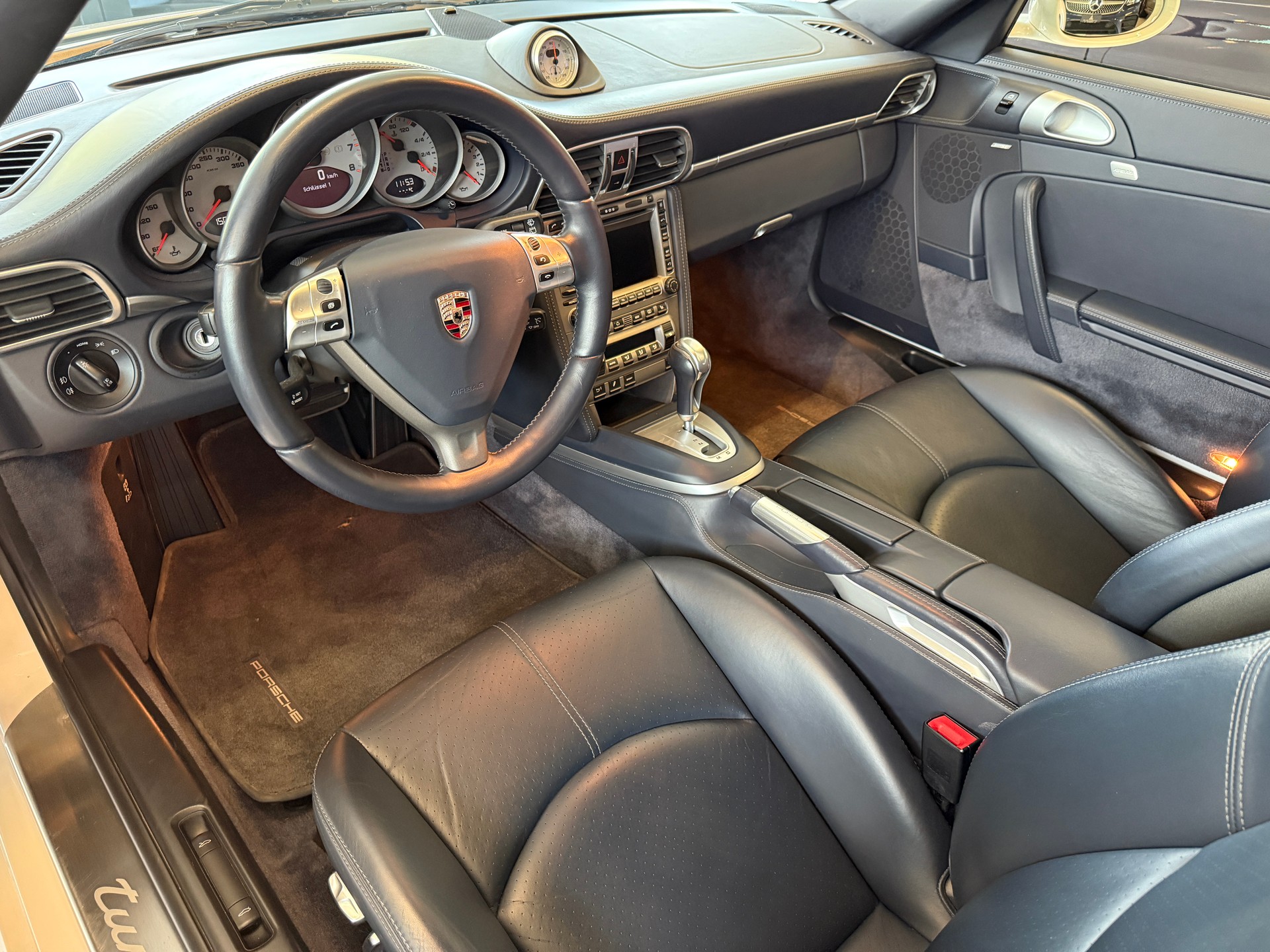 PORSCHE 911 Turbo-image-5