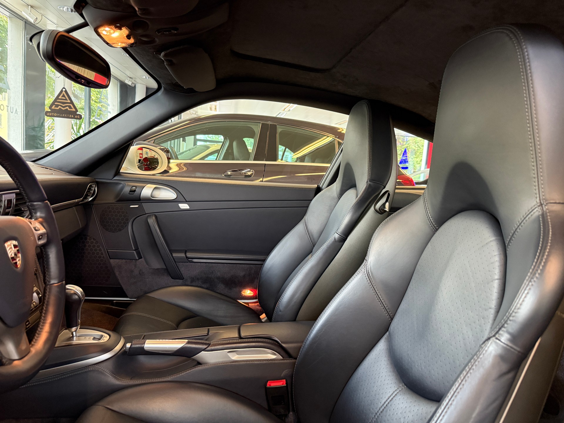 PORSCHE 911 Turbo-image-4
