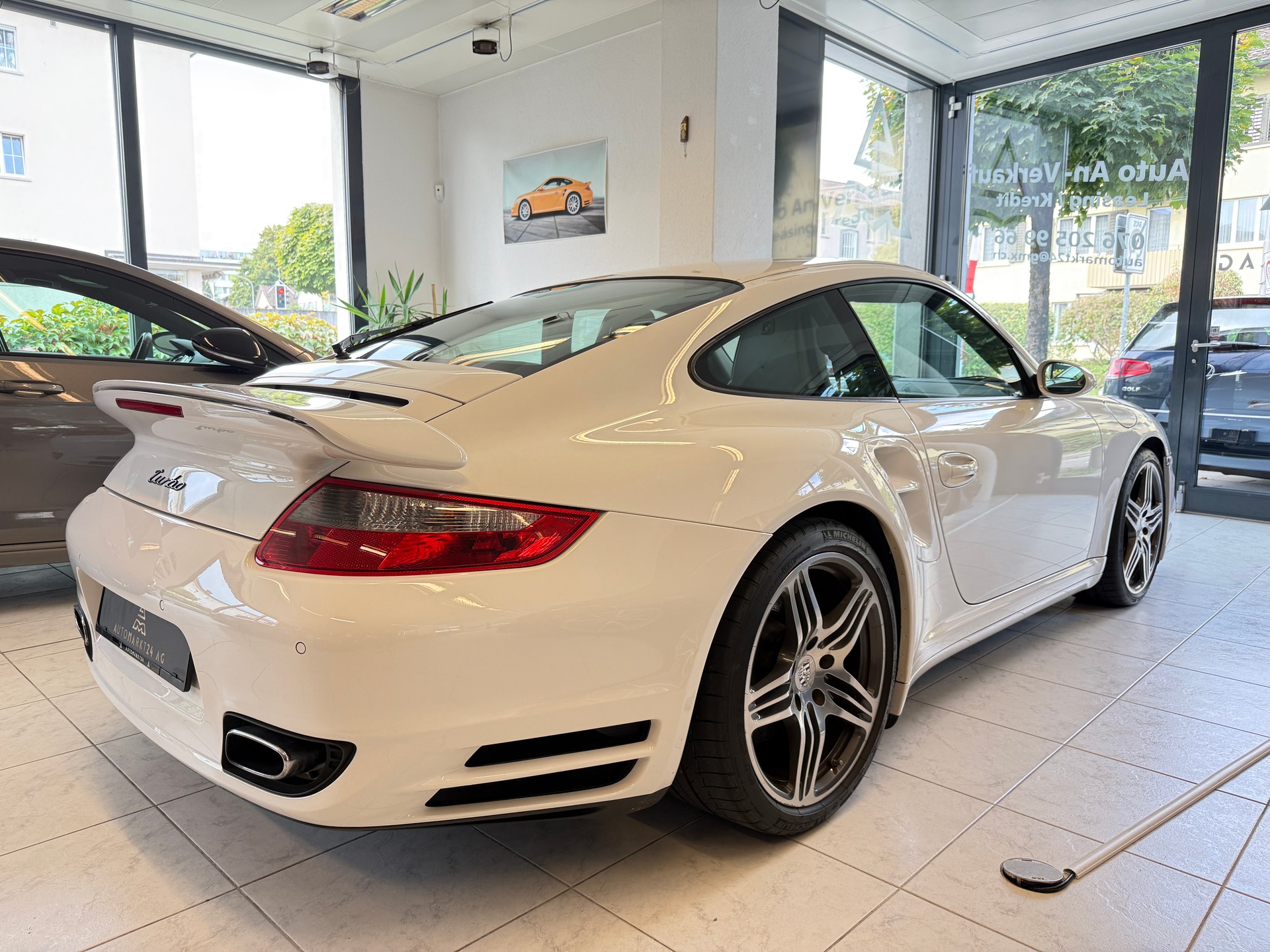 PORSCHE 911 Turbo-image-15