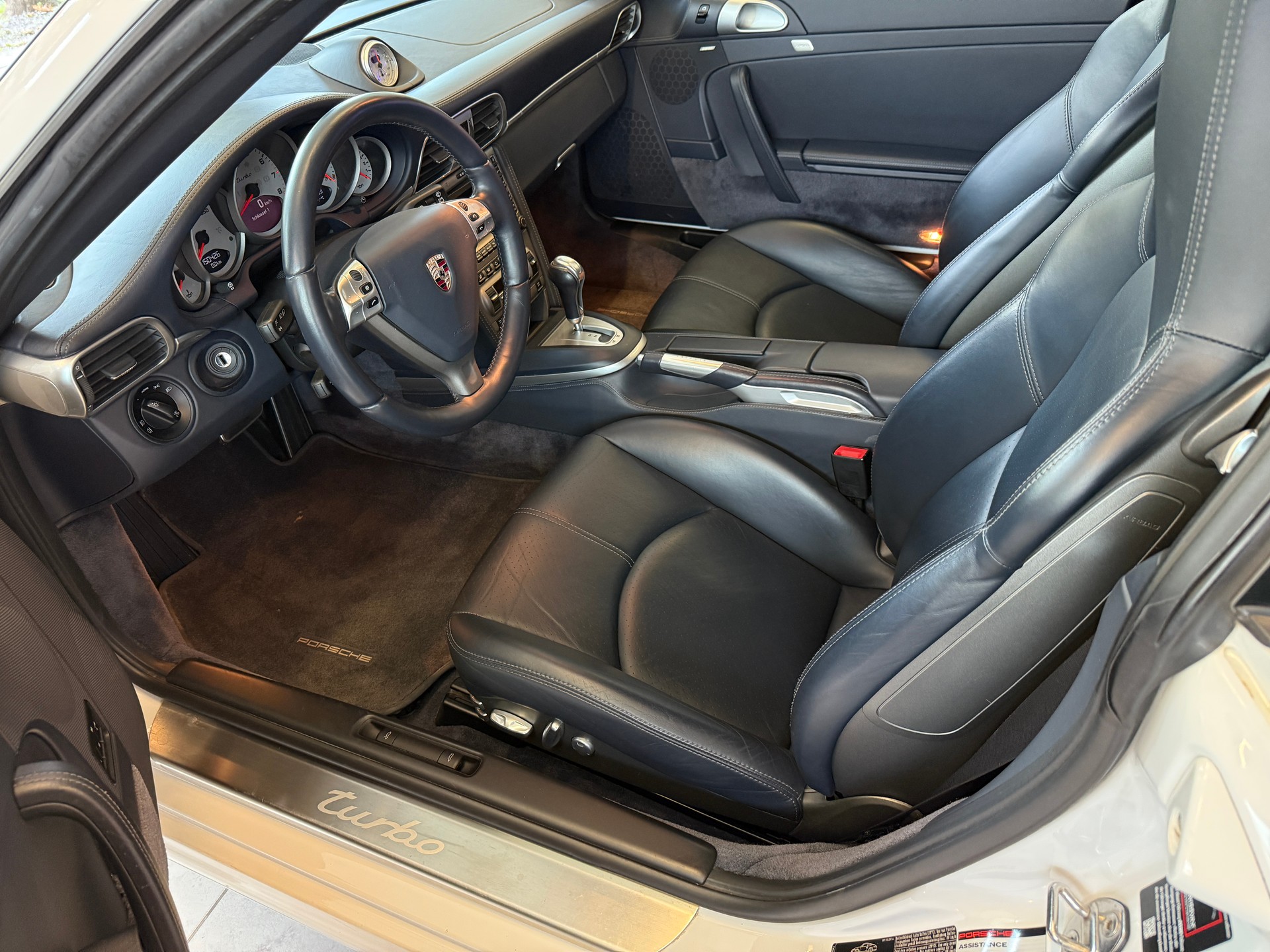 PORSCHE 911 Turbo-image-3