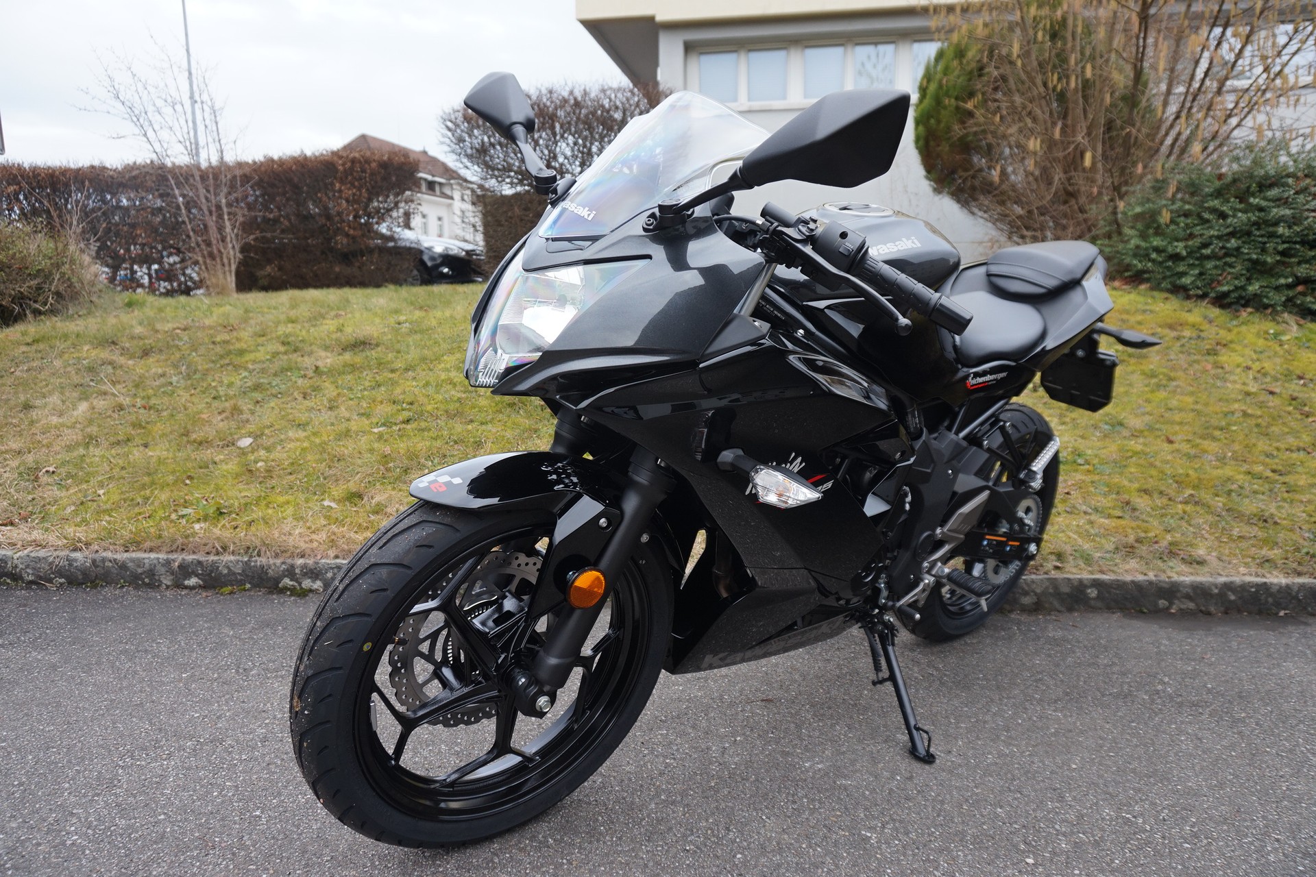 KAWASAKI Ninja 125 ABS MY26-showroom-element-1
