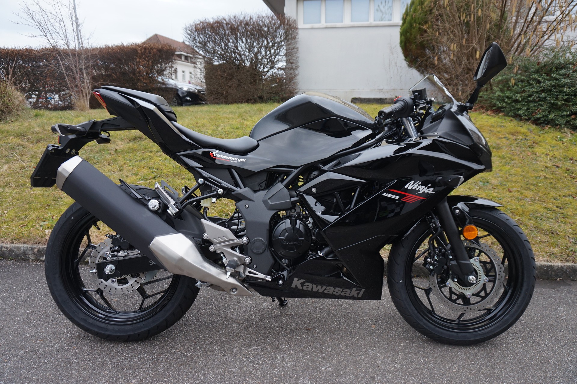 KAWASAKI Ninja 125 ABS MY26-showroom-element-2