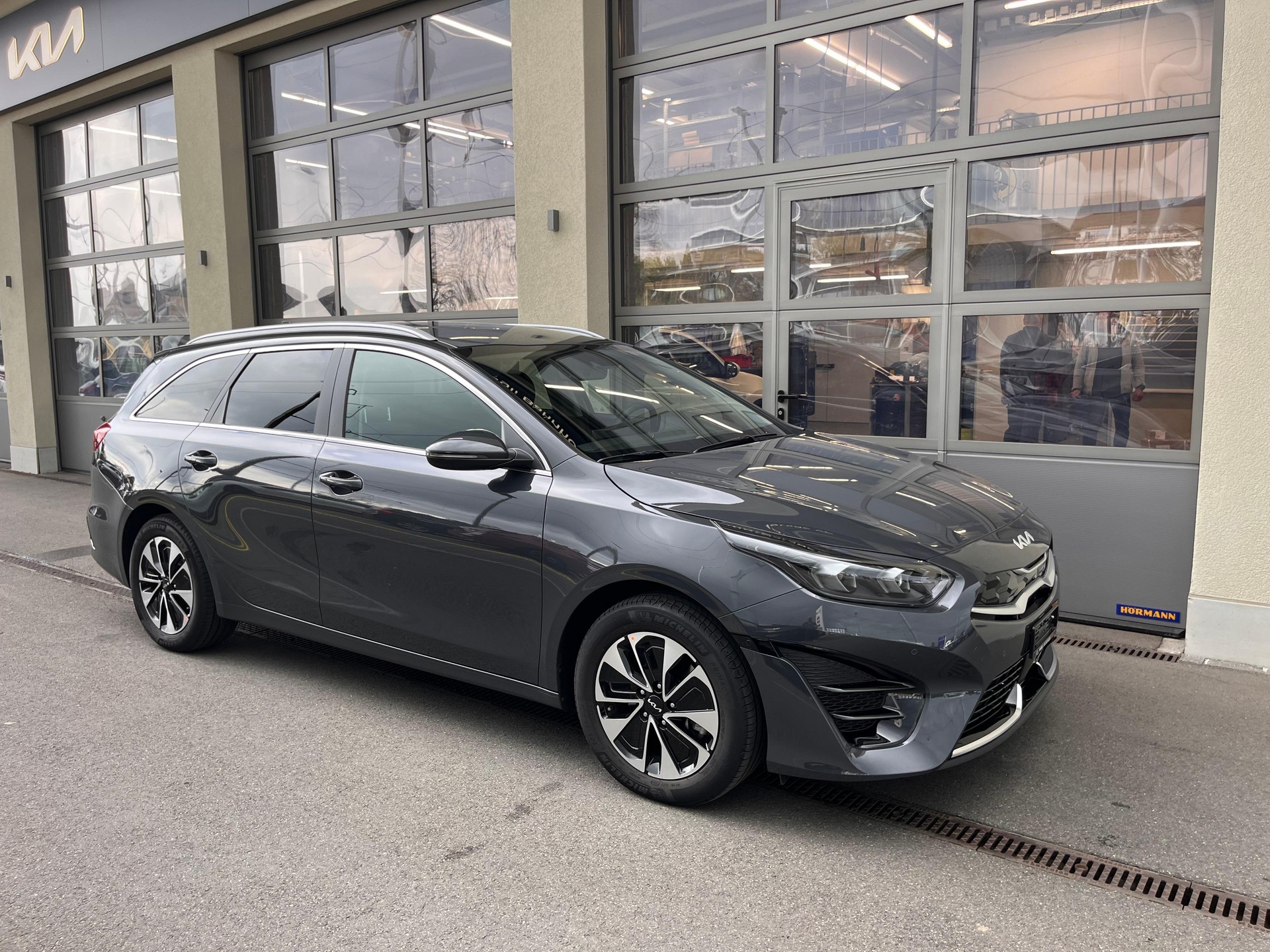 KIA Ceed SW 1.6 GDi Plug-in Hybrid Style-image-4