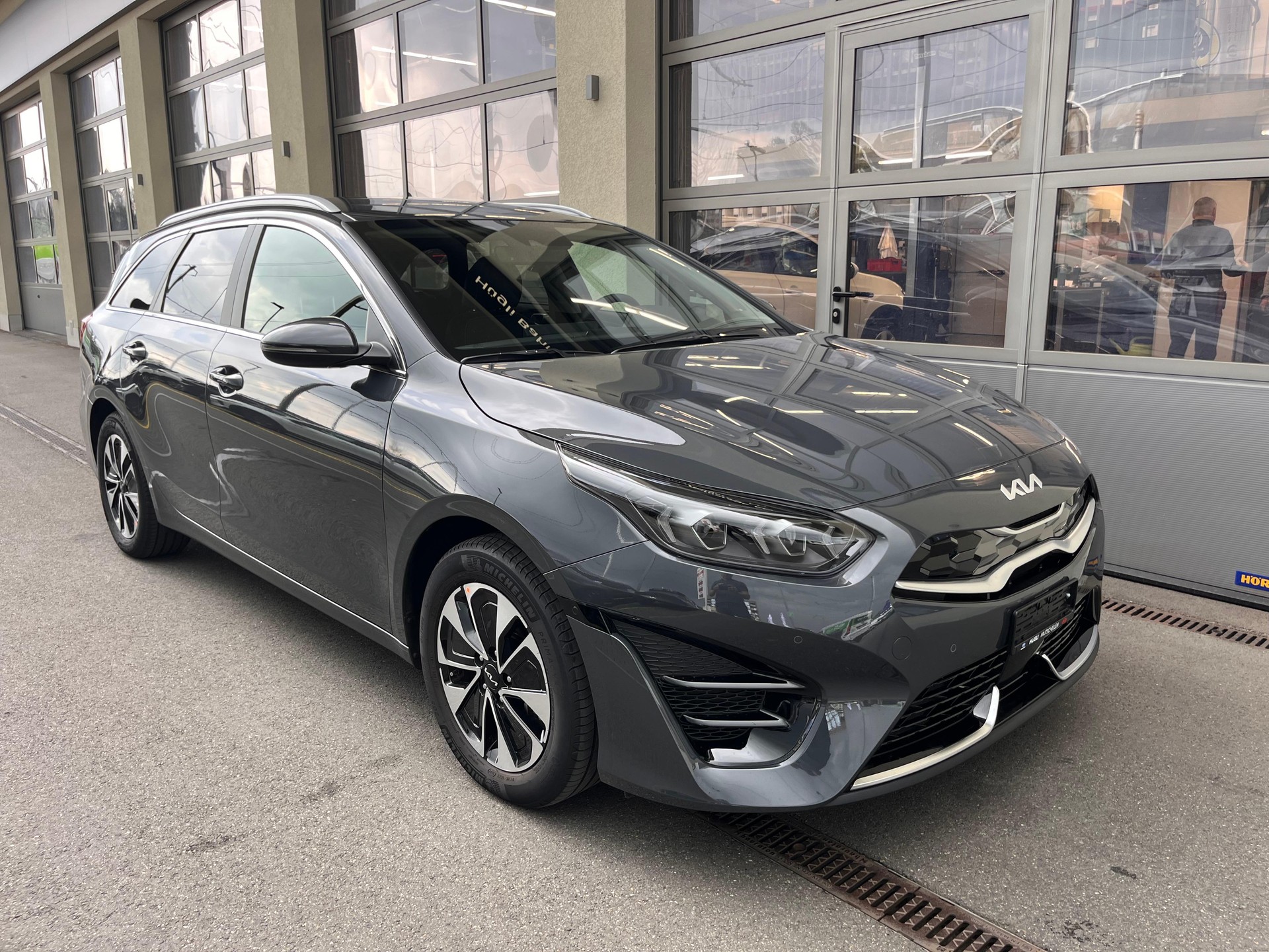 KIA Ceed SW 1.6 GDi Plug-in Hybrid Style-image-3