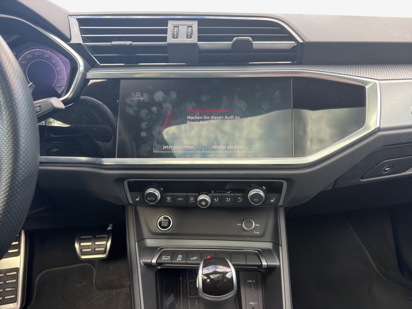 AUDI Q3 Sportback 45 TFSI e S line S-tronic-image-10
