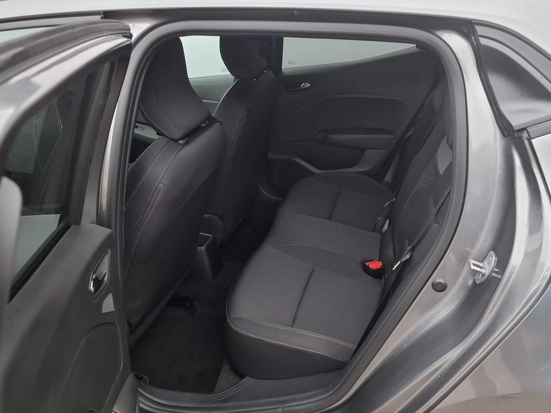 MITSUBISHI Colt 1.6 HEV Invite+-image-14