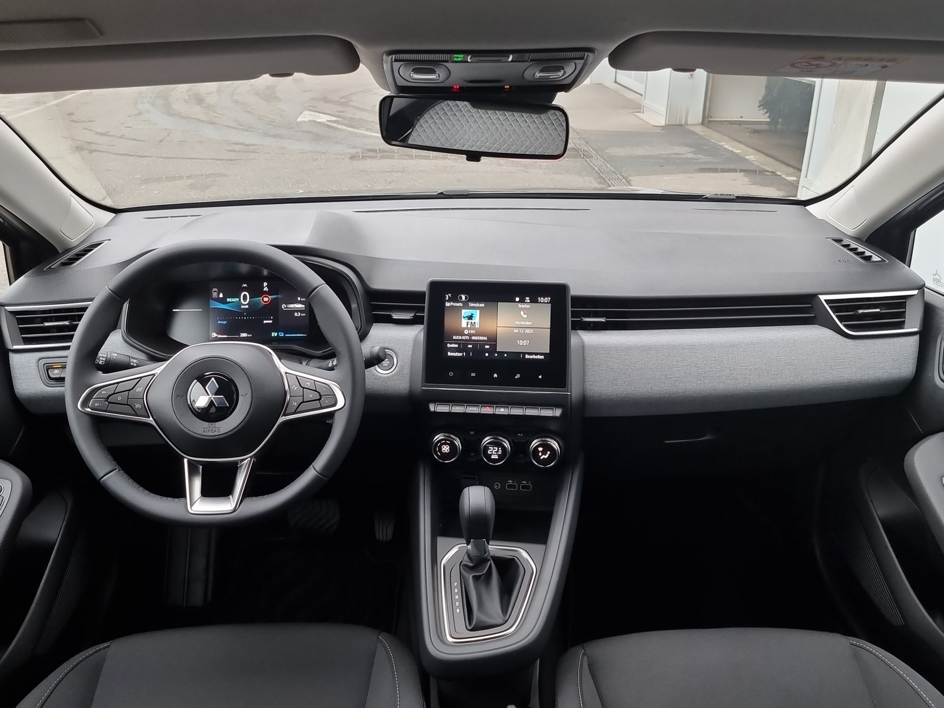 MITSUBISHI Colt 1.6 HEV Invite+-image-5