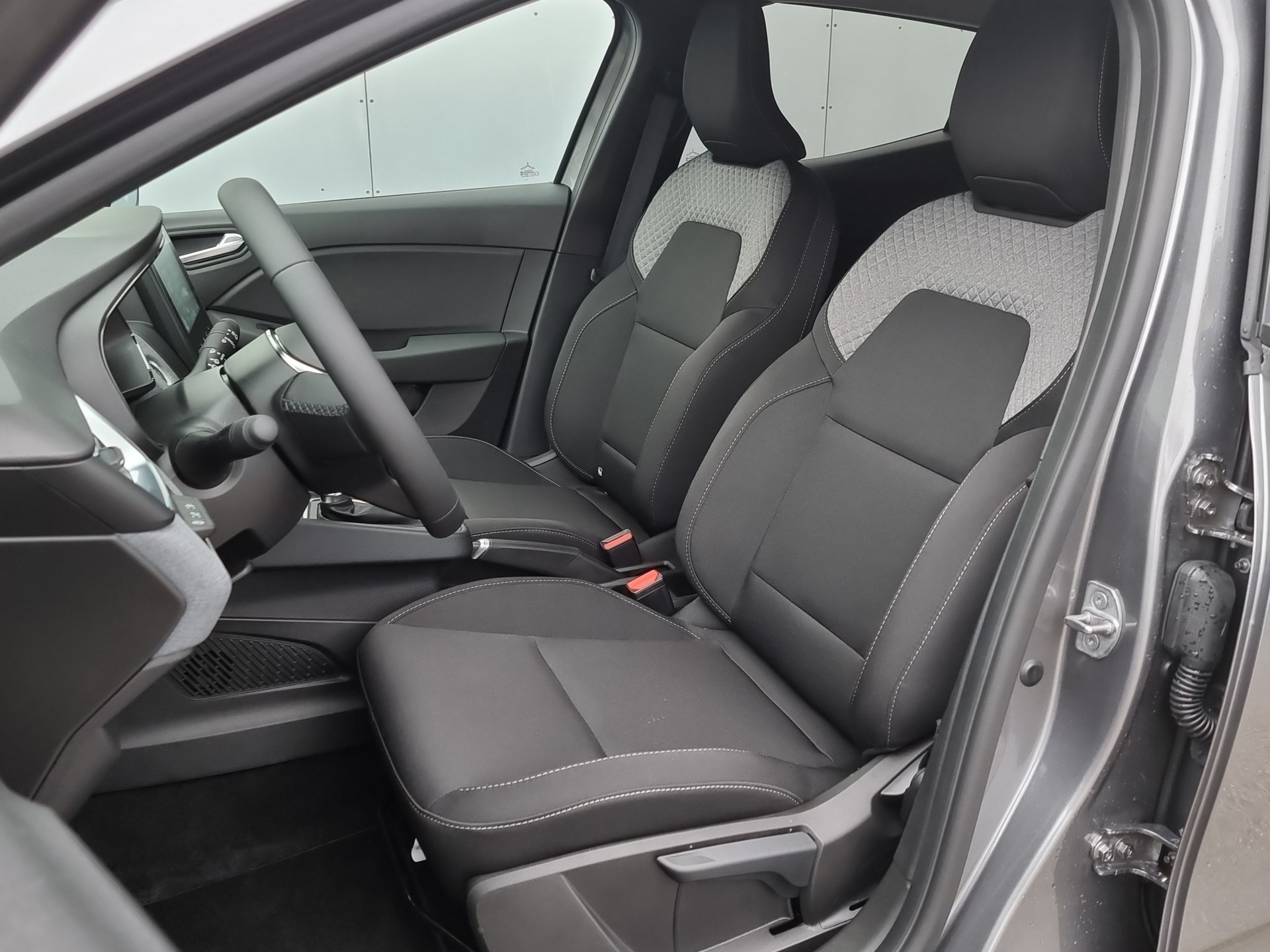 MITSUBISHI Colt 1.6 HEV Invite+-image-13