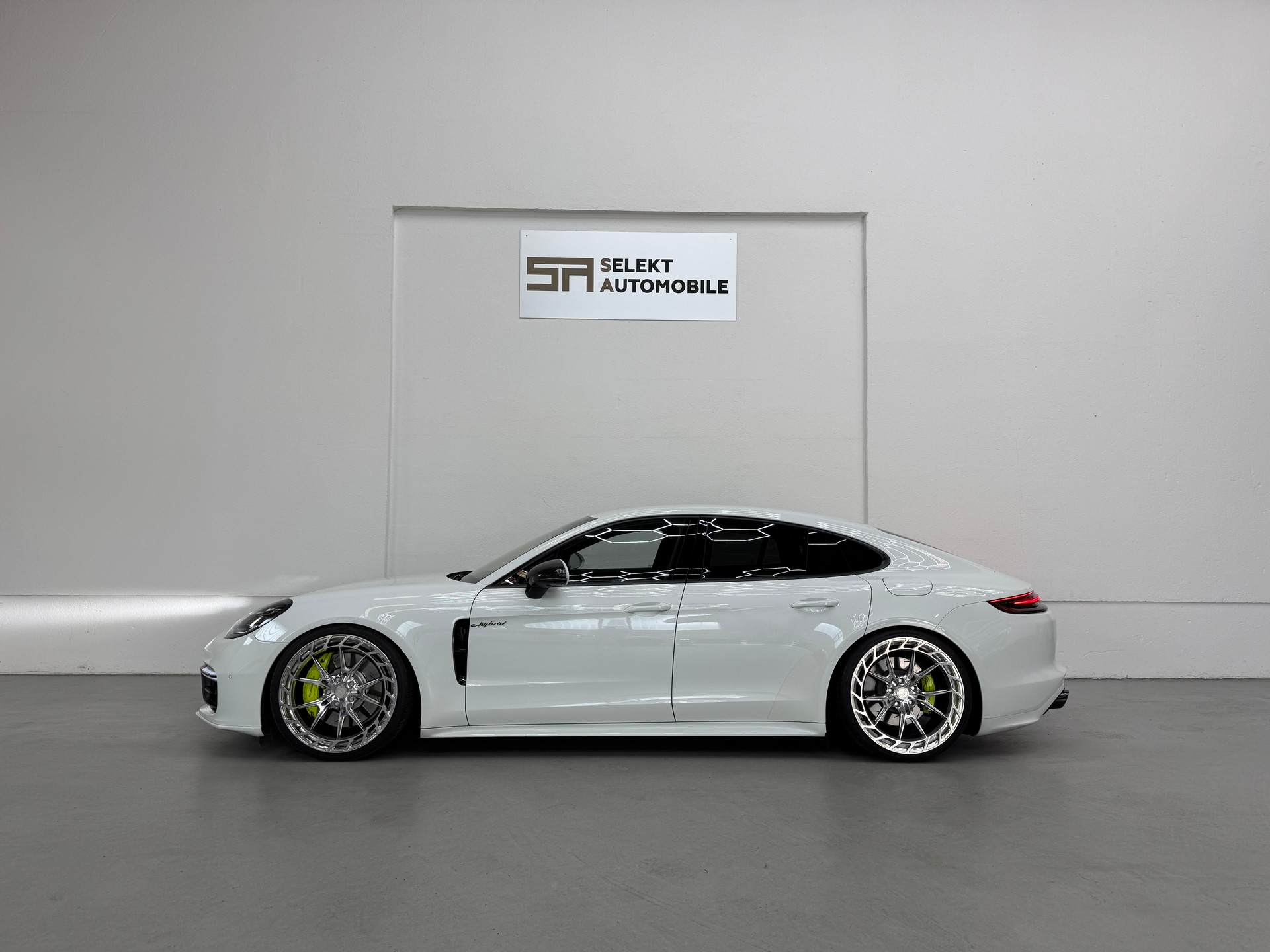 PORSCHE Panamera 4 E-Hybrid PDK-image-3