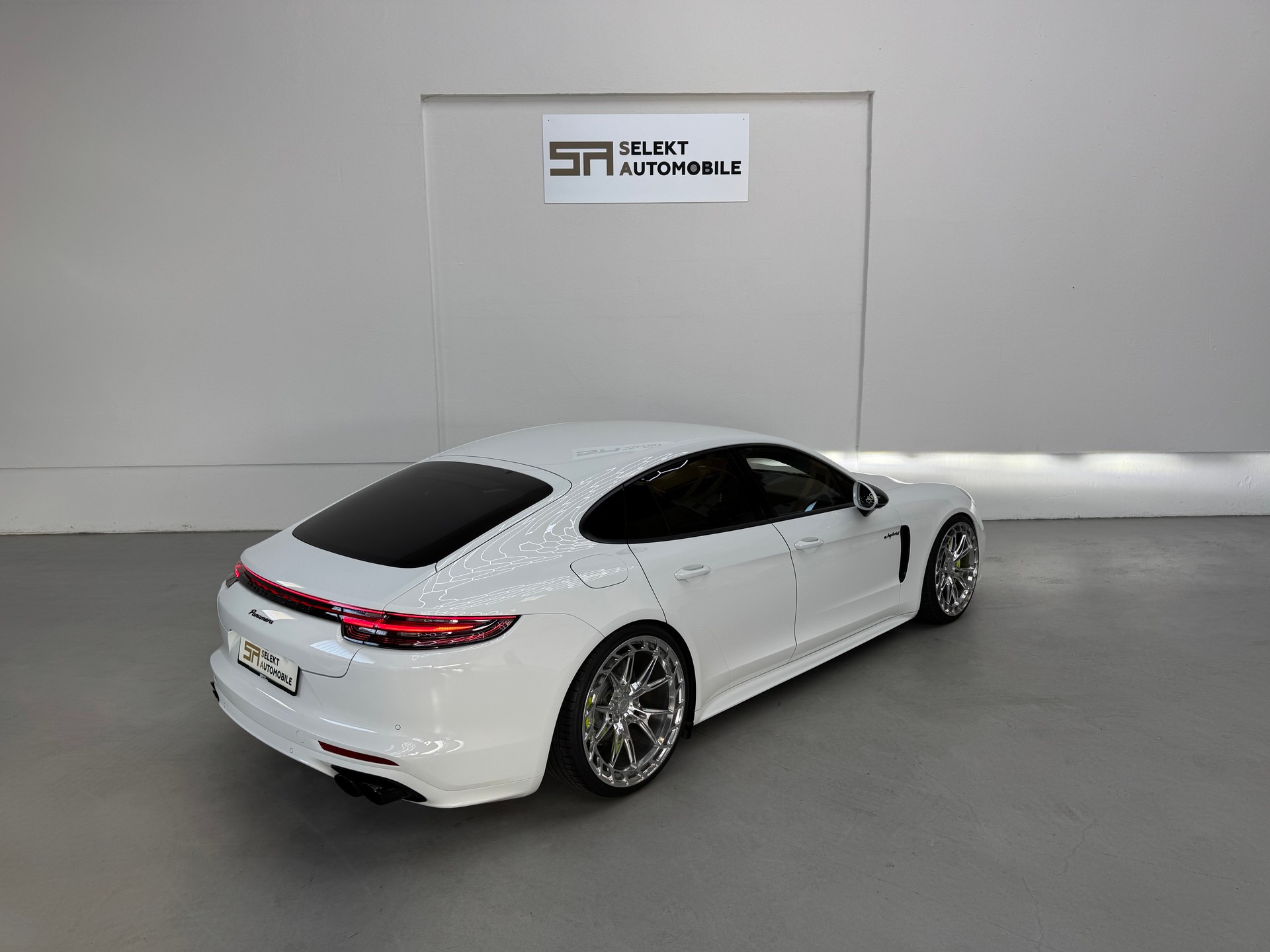 PORSCHE Panamera 4 E-Hybrid PDK-image-5