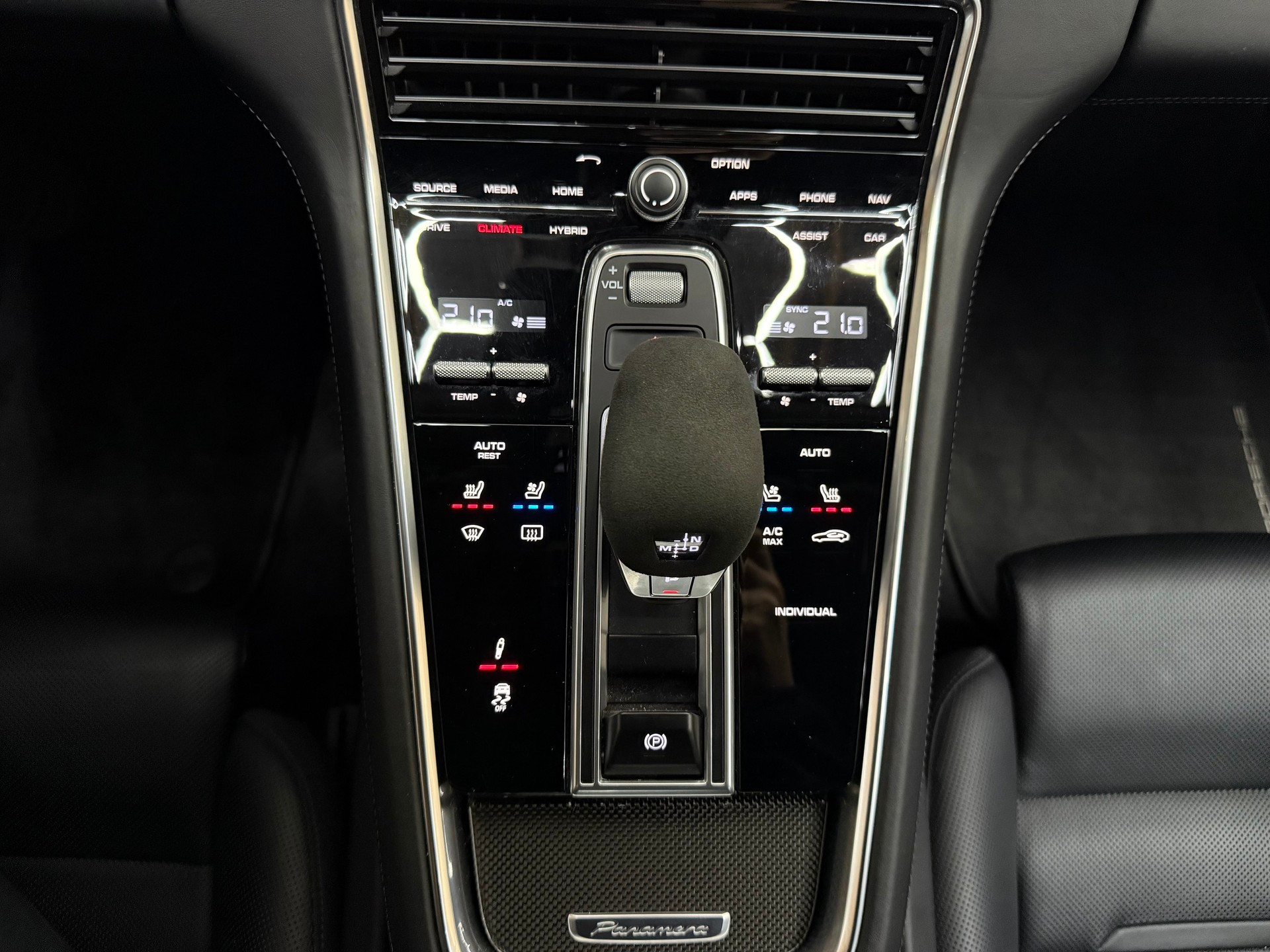 PORSCHE Panamera 4 E-Hybrid PDK-image-19