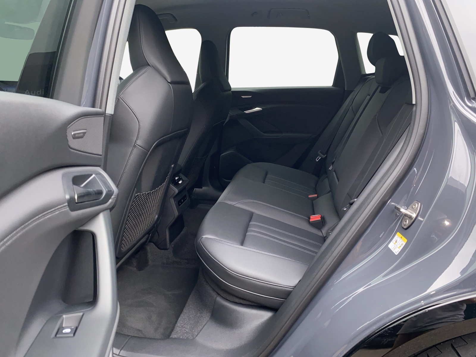 AUDI Q6 e-tron quattro-image-12