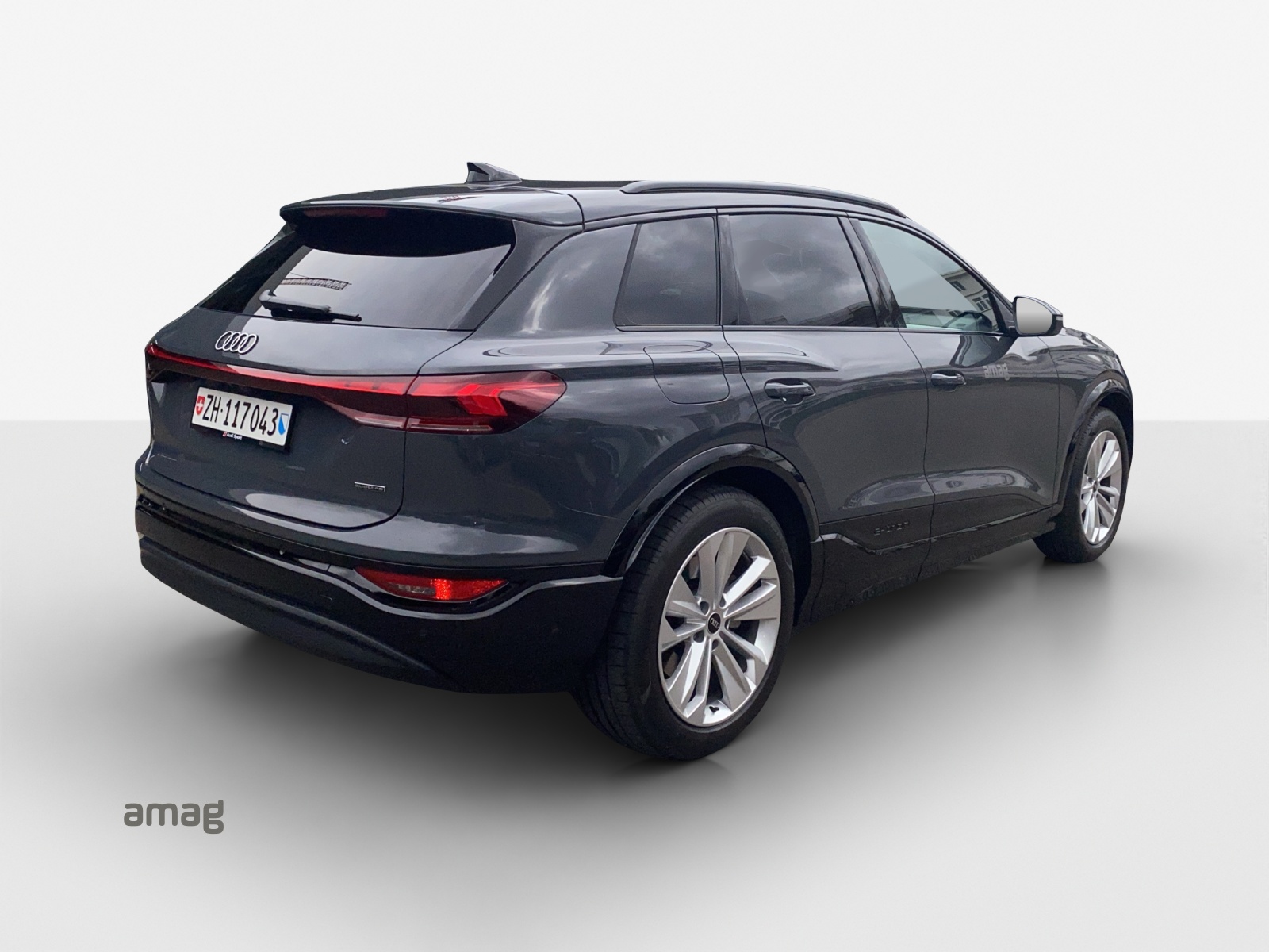 AUDI Q6 e-tron quattro-image-5