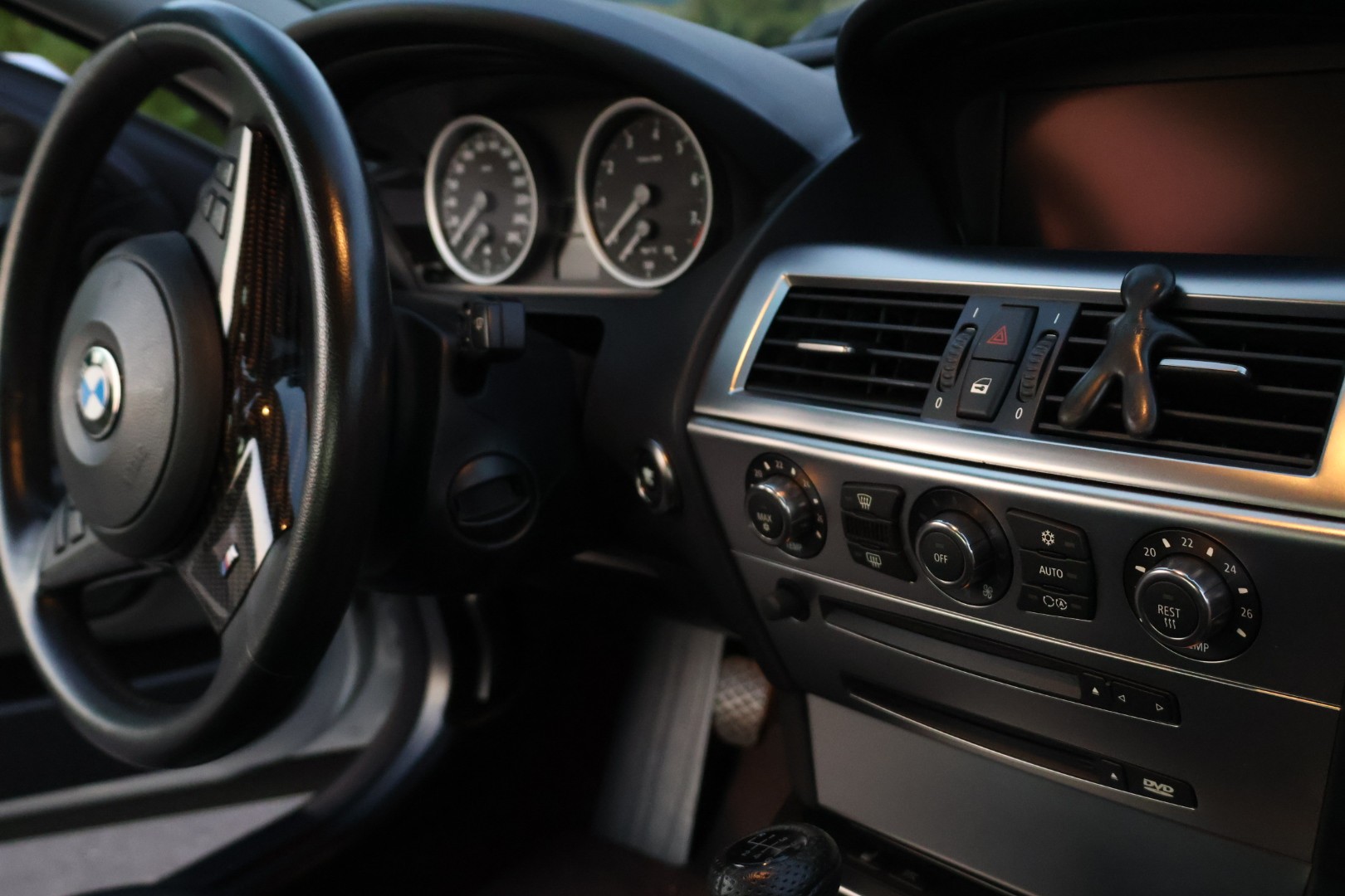 BMW 630i-image-12