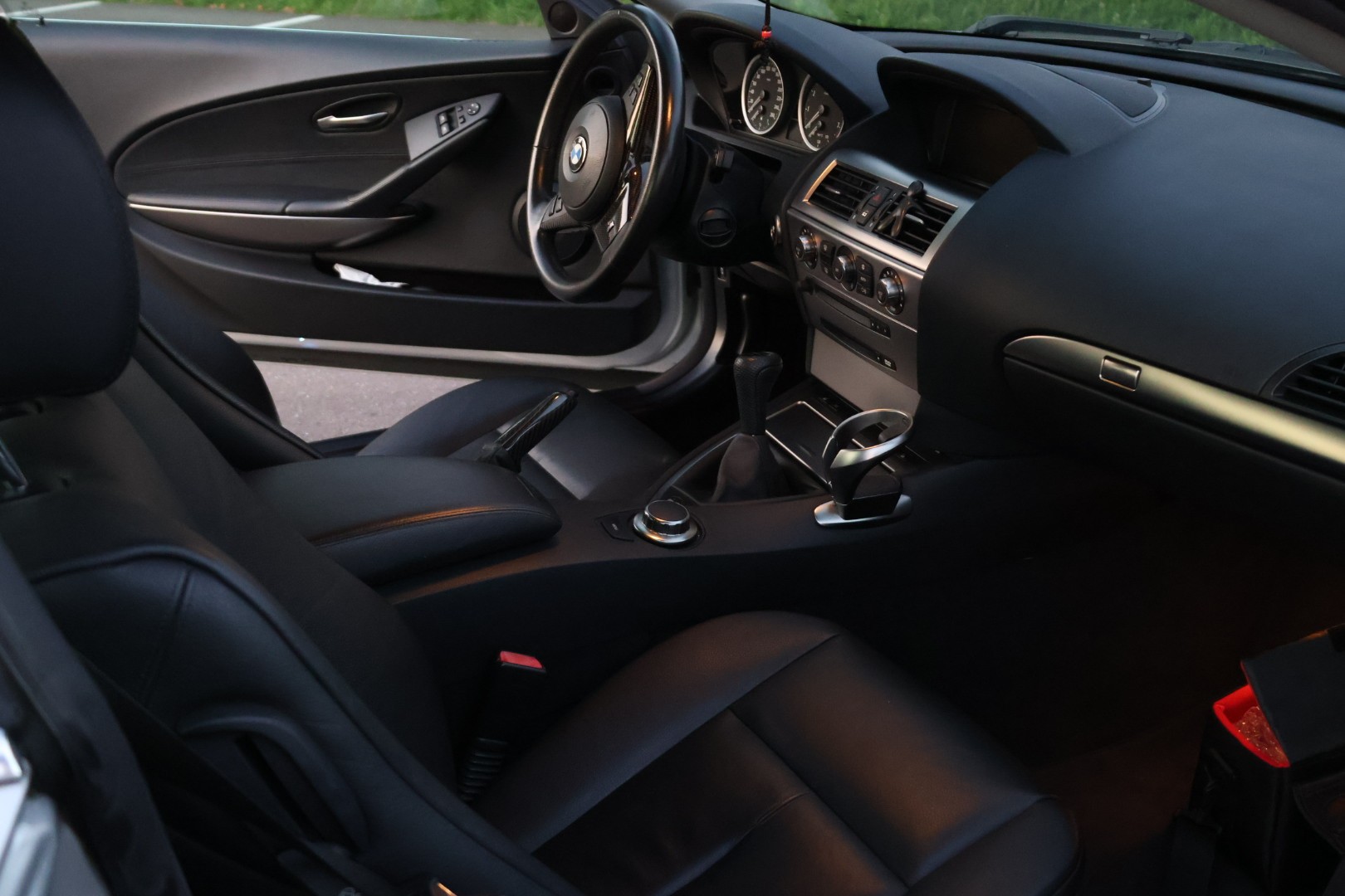 BMW 630i-image-11