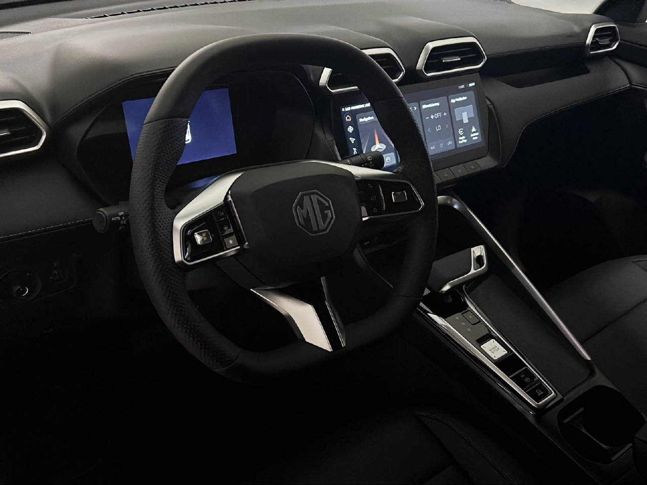 MG ZS 1.5 Hybrid+ Luxury-image-10