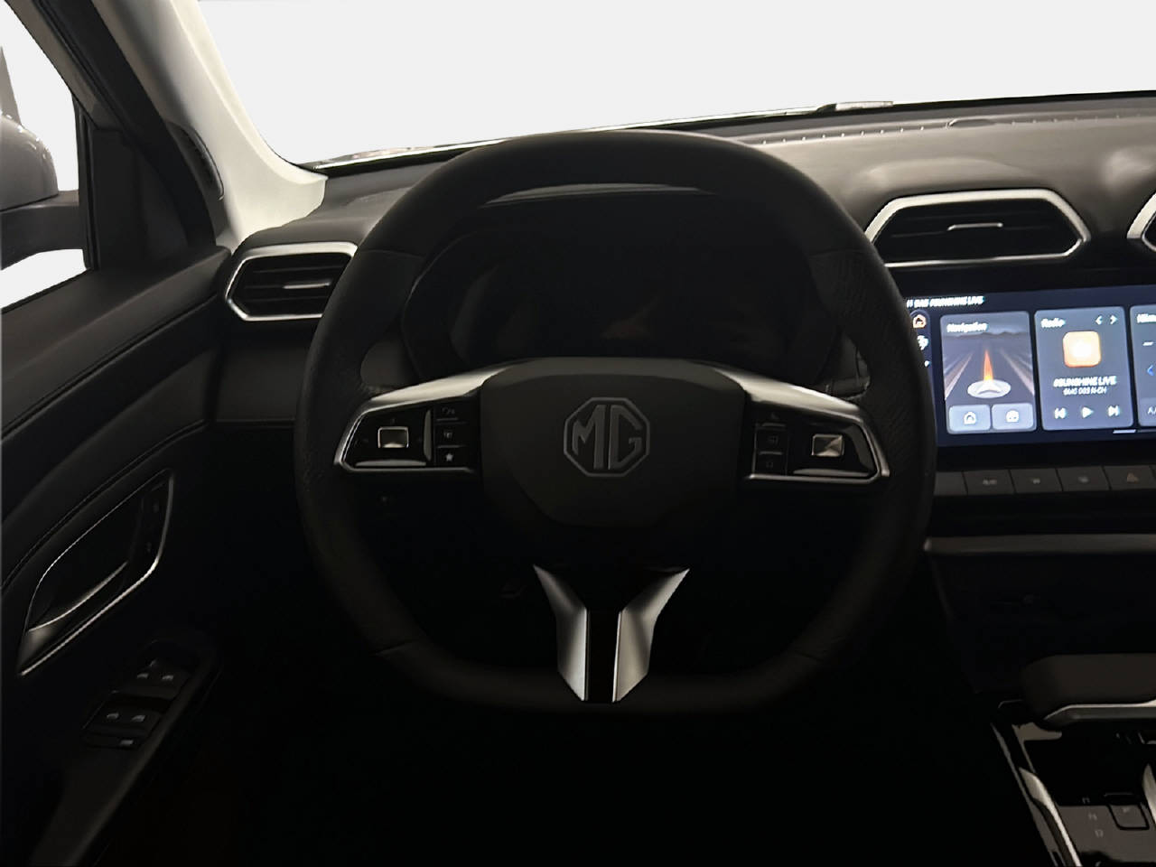 MG ZS 1.5 Hybrid+ Luxury-image-11